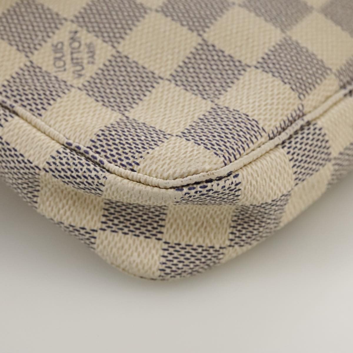 Louis Vuitton Pochette Accessoire White Canvas Clutch Bag (Pre-Owned) Size ONE SIZE - 9 Thumbnail