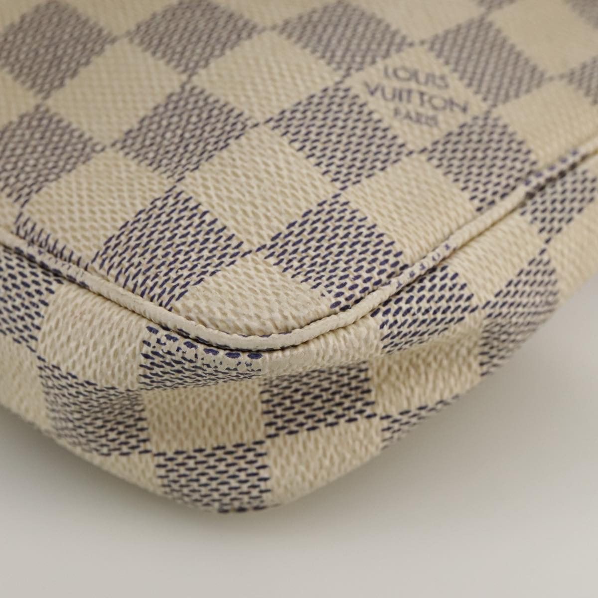 Louis Vuitton Pochette Accessoire White Canvas Clutch Bag (Pre-Owned) Size ONE SIZE - 8 Thumbnail
