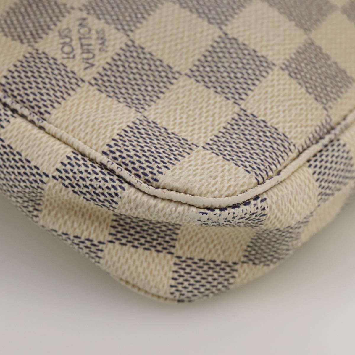Louis Vuitton Pochette Accessoire White Canvas Clutch Bag (Pre-Owned) Size ONE SIZE - 7 Thumbnail