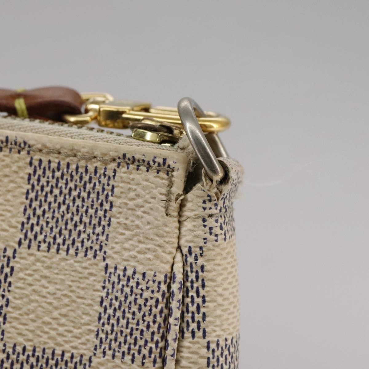 Louis Vuitton Pochette Accessoire White Canvas Clutch Bag (Pre-Owned) Size ONE SIZE - 20 Thumbnail