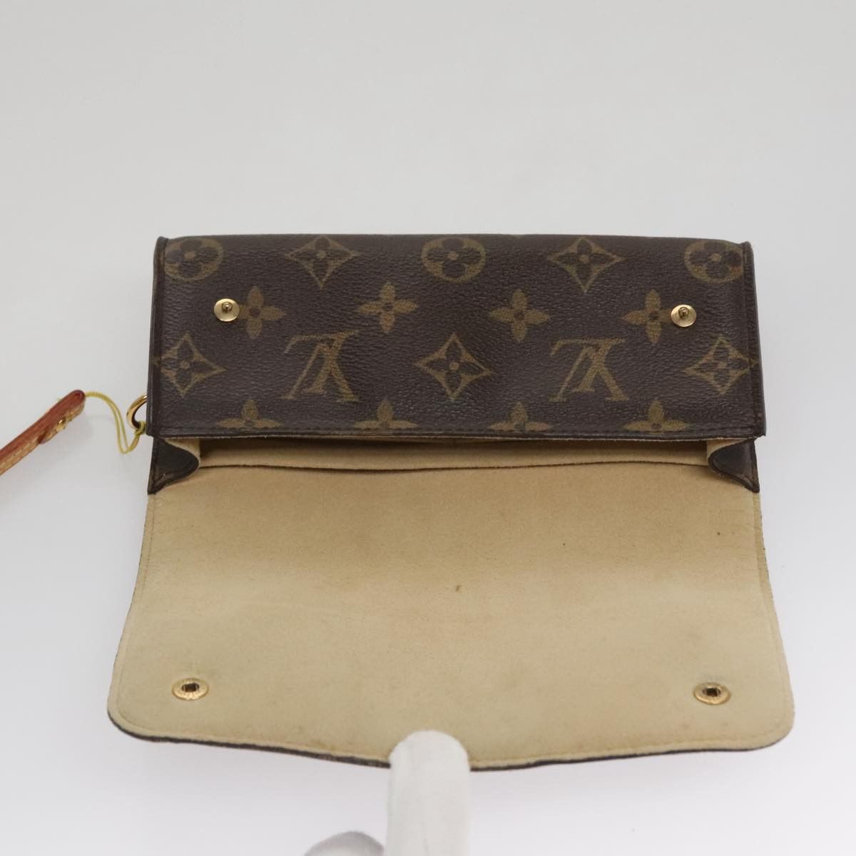 Louis Vuitton Brown Canvas Clutch Bag (Pre-Owned) Size ONE SIZE - 17 Thumbnail