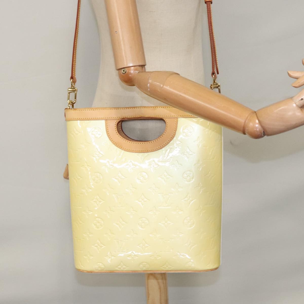 Louis Vuitton Stillwood Yellow Patent Leather Handbag (Pre-Owned) Size ONE SIZE - 17 Thumbnail