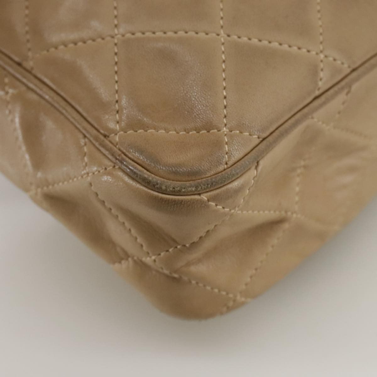 Chanel Camera Beige Shearling Shoulder Bag (Pre-Owned) Size ONE SIZE - 9 Thumbnail