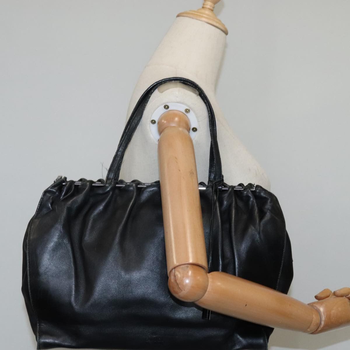 Prada Black Leather Handbag (Pre-Owned) Size ONE SIZE - 15 Thumbnail