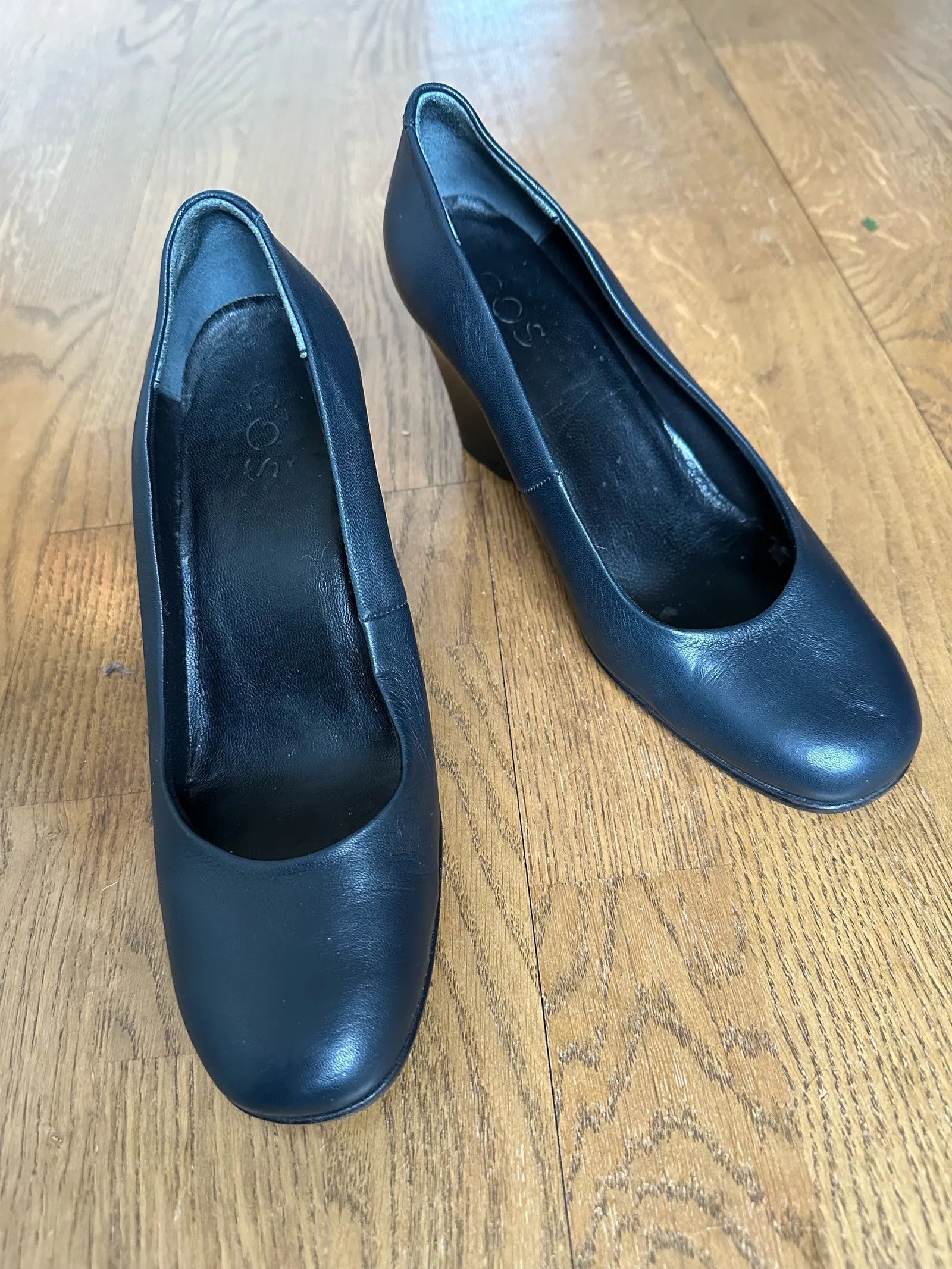 Cos Cos Heels Size US 9 / IT 39 - 2 Thumbnail