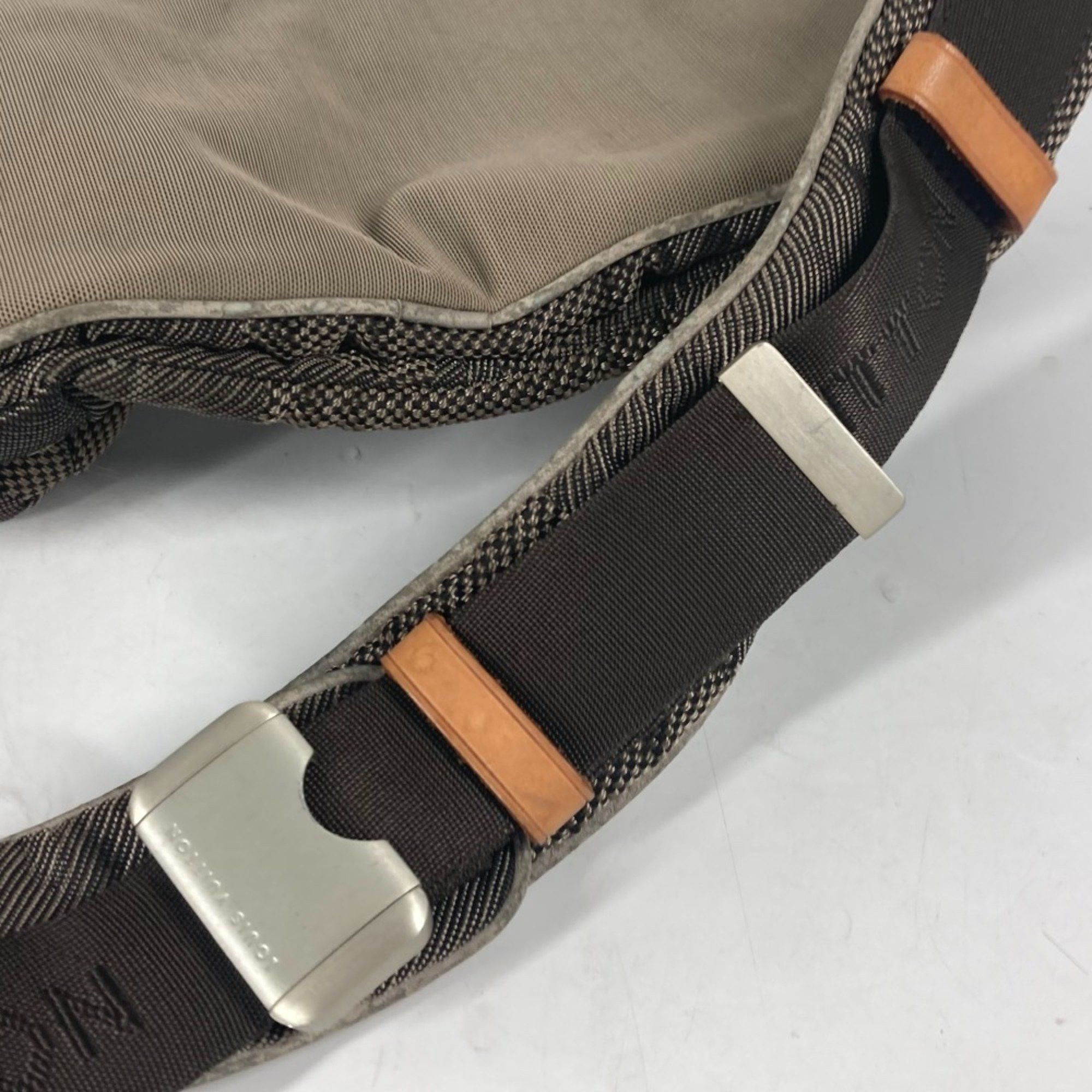 Louis Vuitton LOUIS VUITTON M93211 Damier Geant Santur Jogging Belt Bag with 2 Water Bottles Body Canvas Men's Beige Size ONE SIZE - 14 Thumbnail