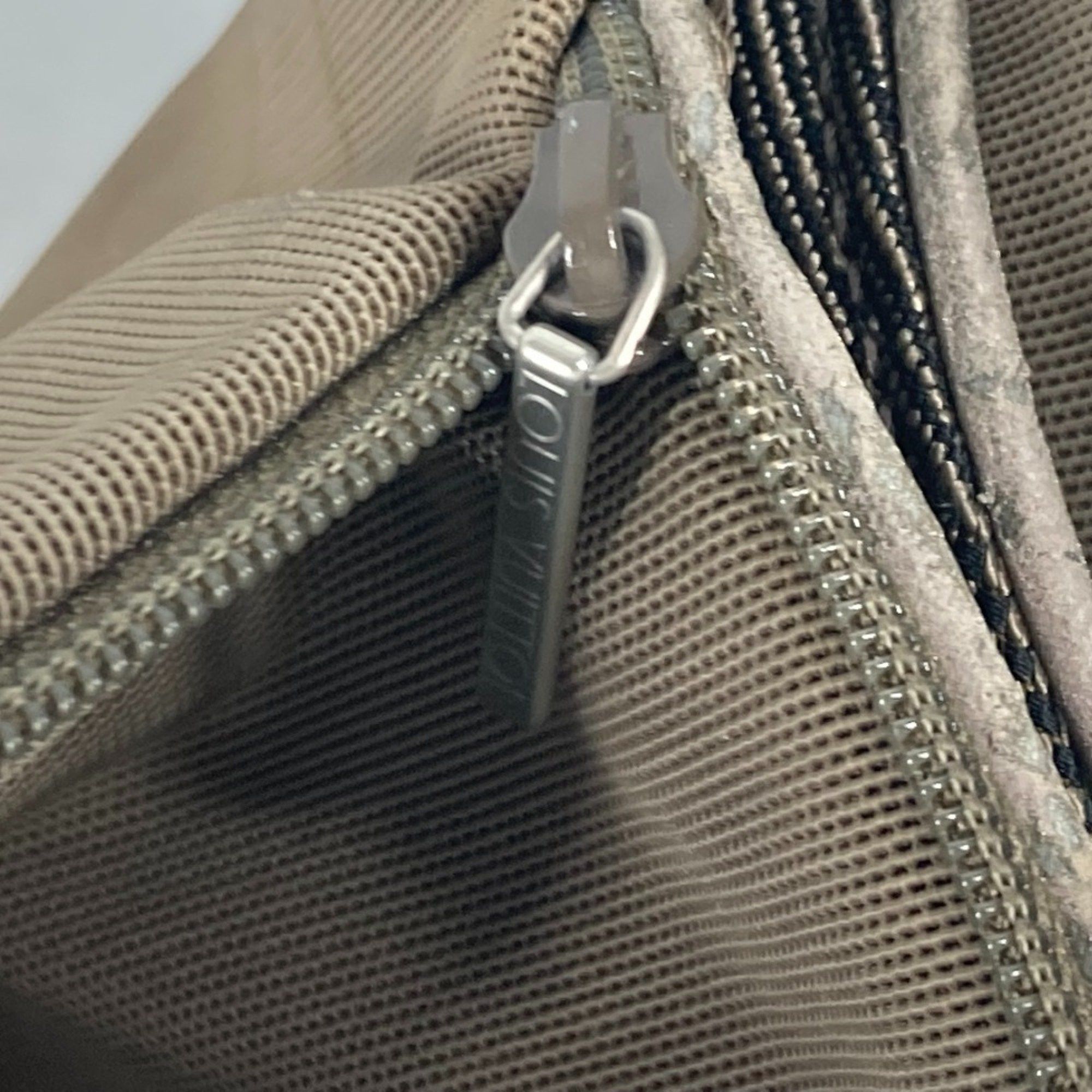 Louis Vuitton LOUIS VUITTON M93211 Damier Geant Santur Jogging Belt Bag with 2 Water Bottles Body Canvas Men's Beige Size ONE SIZE - 9 Thumbnail