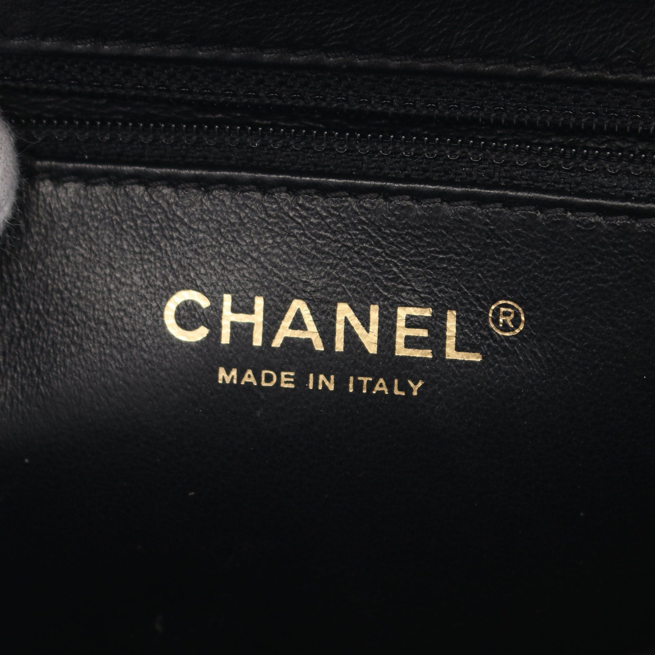 Chanel Chanel Cc Filigree Matelasse Vanity Chain Shoulder Bag Caviar Skin Leather Navy Black Gold Hardware Size ONE SIZE - 4 Thumbnail