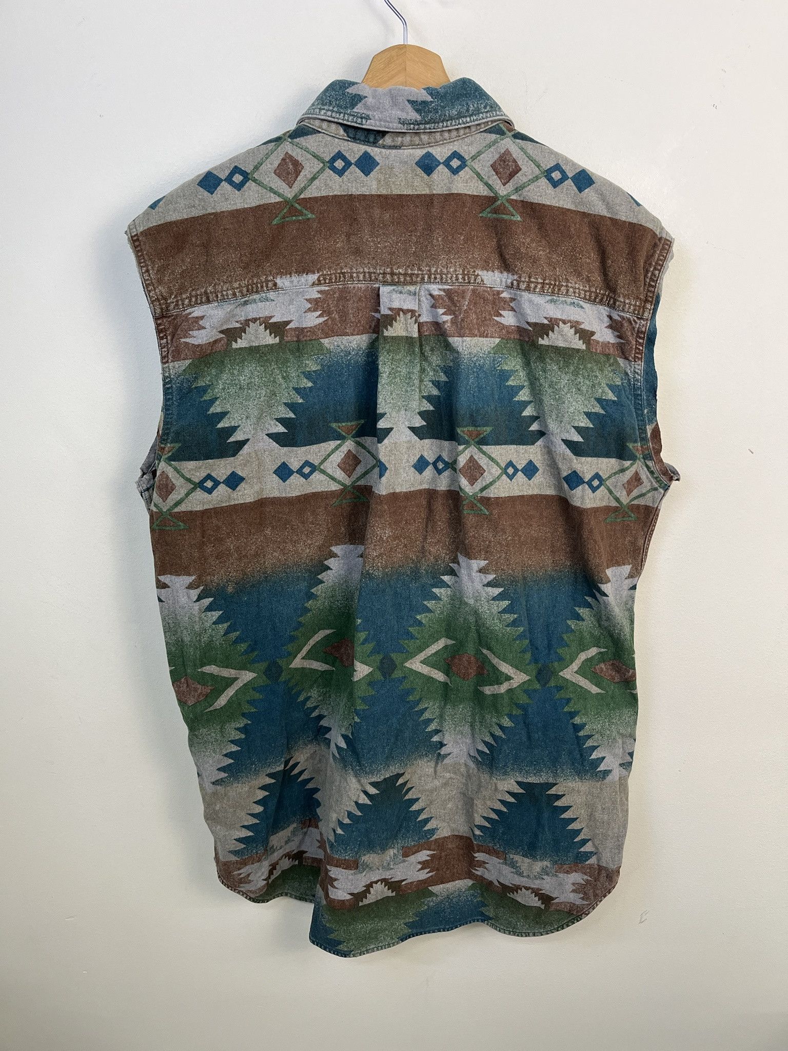 Flannel Vintage Flannel 1990s Woolrich Aztec Pattern Sleeveless Flannel Vest Size L Size US L / EU 52-54 / 3 - 3 Thumbnail