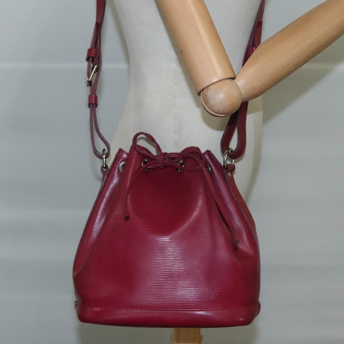 Louis Vuitton Noé Bb Burgundy Leather Shoulder Bag (Pre-Owned) Size ONE SIZE - 15 Thumbnail