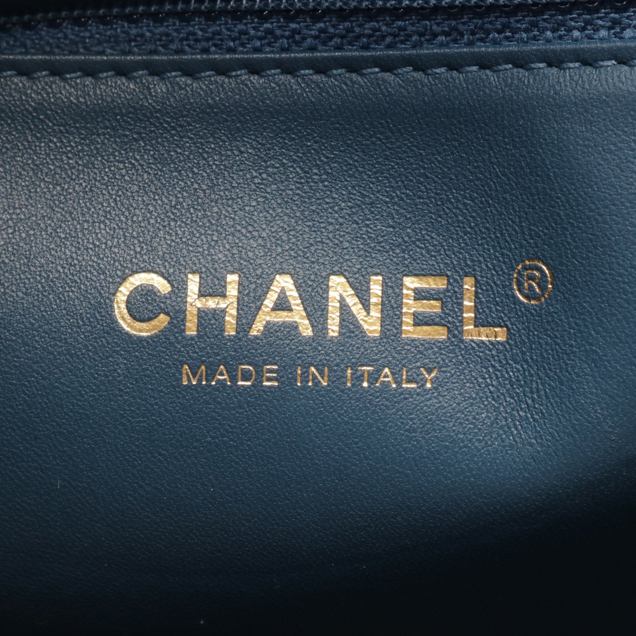 Chanel Chanel Matelasse Chain Shoulder Bag Leather Navy Gold Hardware Size ONE SIZE - 4 Thumbnail