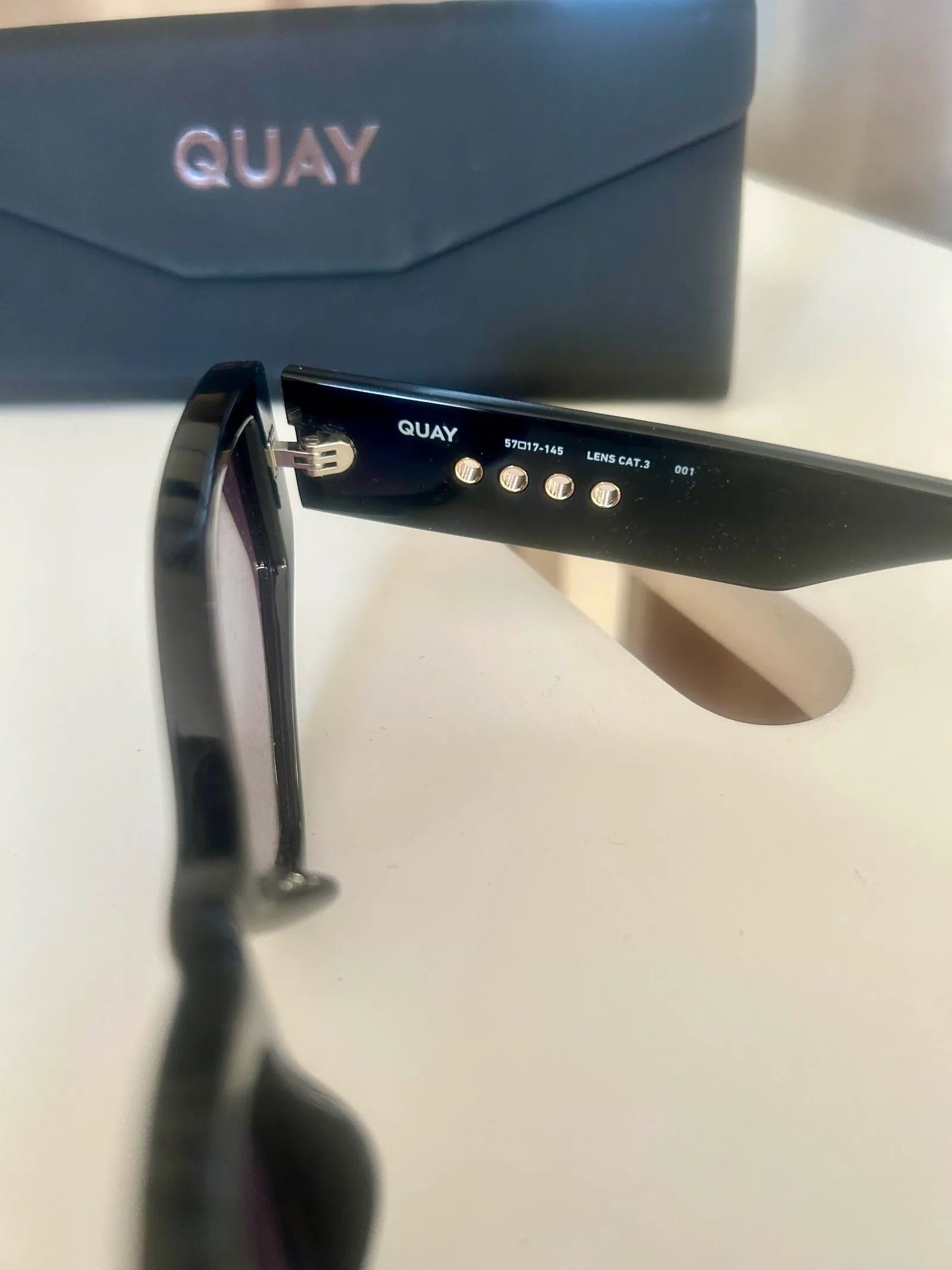 Quay Quay Hot Gossip Sunglasses Size ONE SIZE - 2 Thumbnail