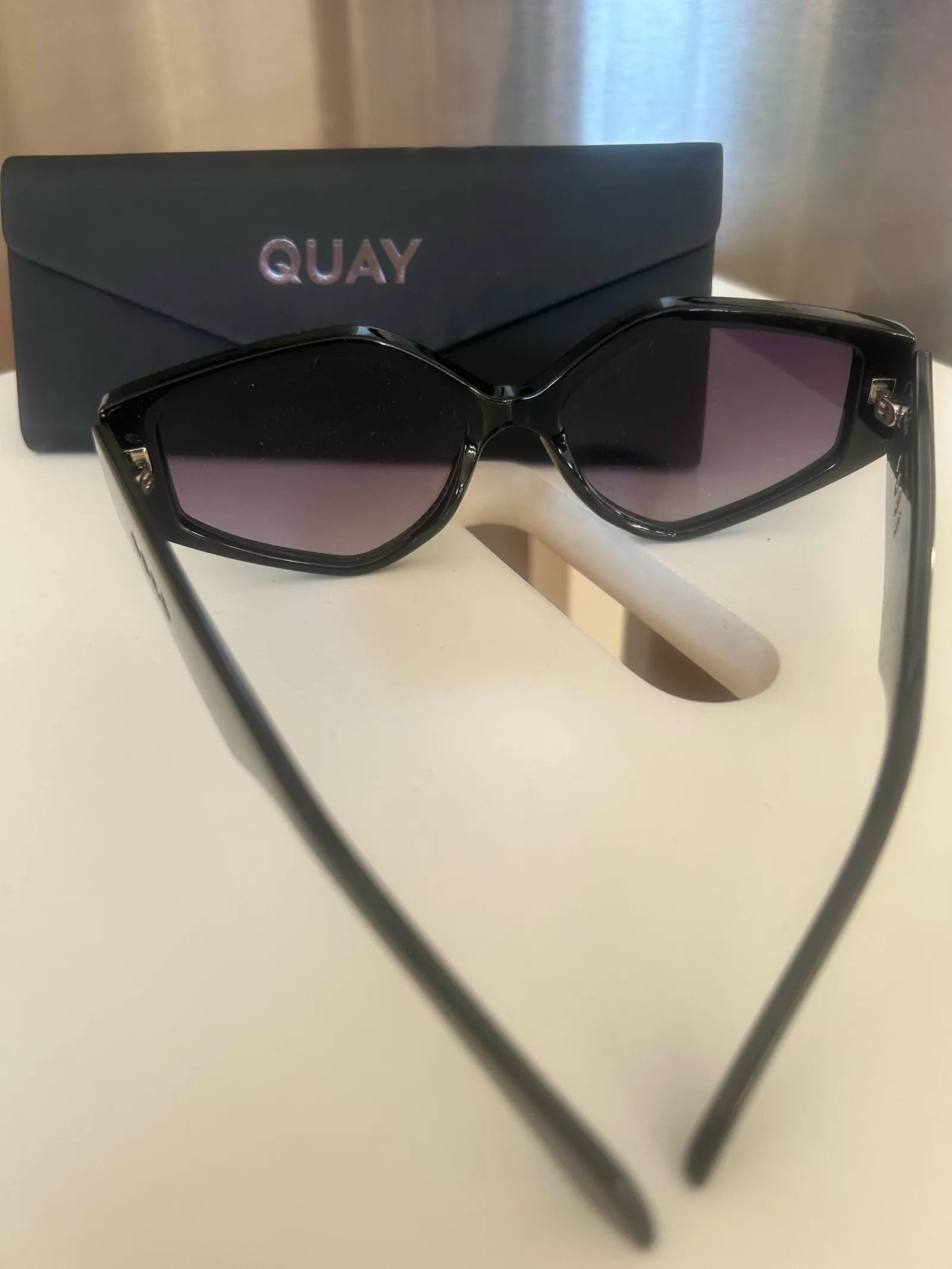 Quay Quay Hot Gossip Sunglasses Size ONE SIZE - 4 Thumbnail
