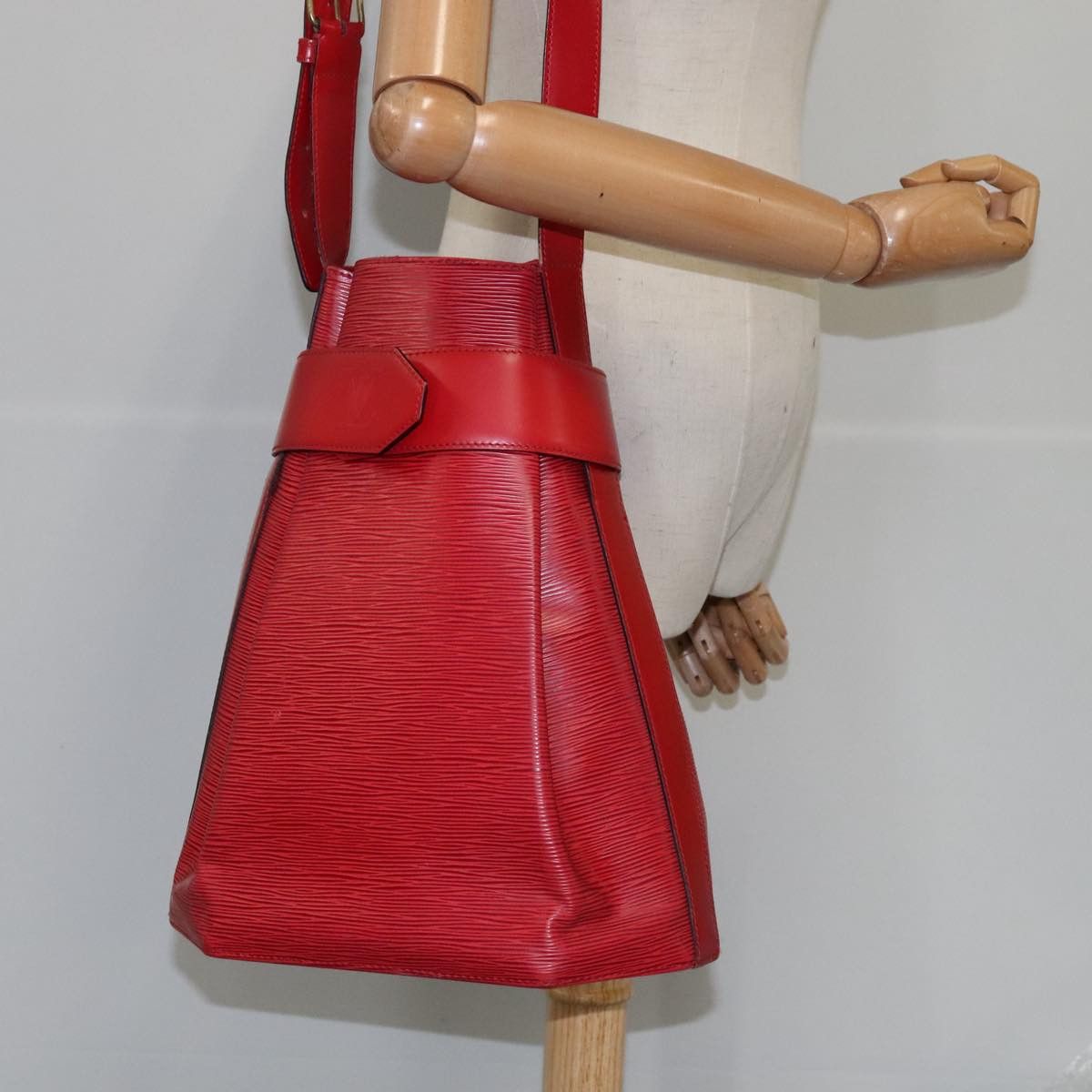 Louis Vuitton Sac D'épaule Red Leather Shoulder Bag (Pre-Owned) Size ONE SIZE - 14 Thumbnail