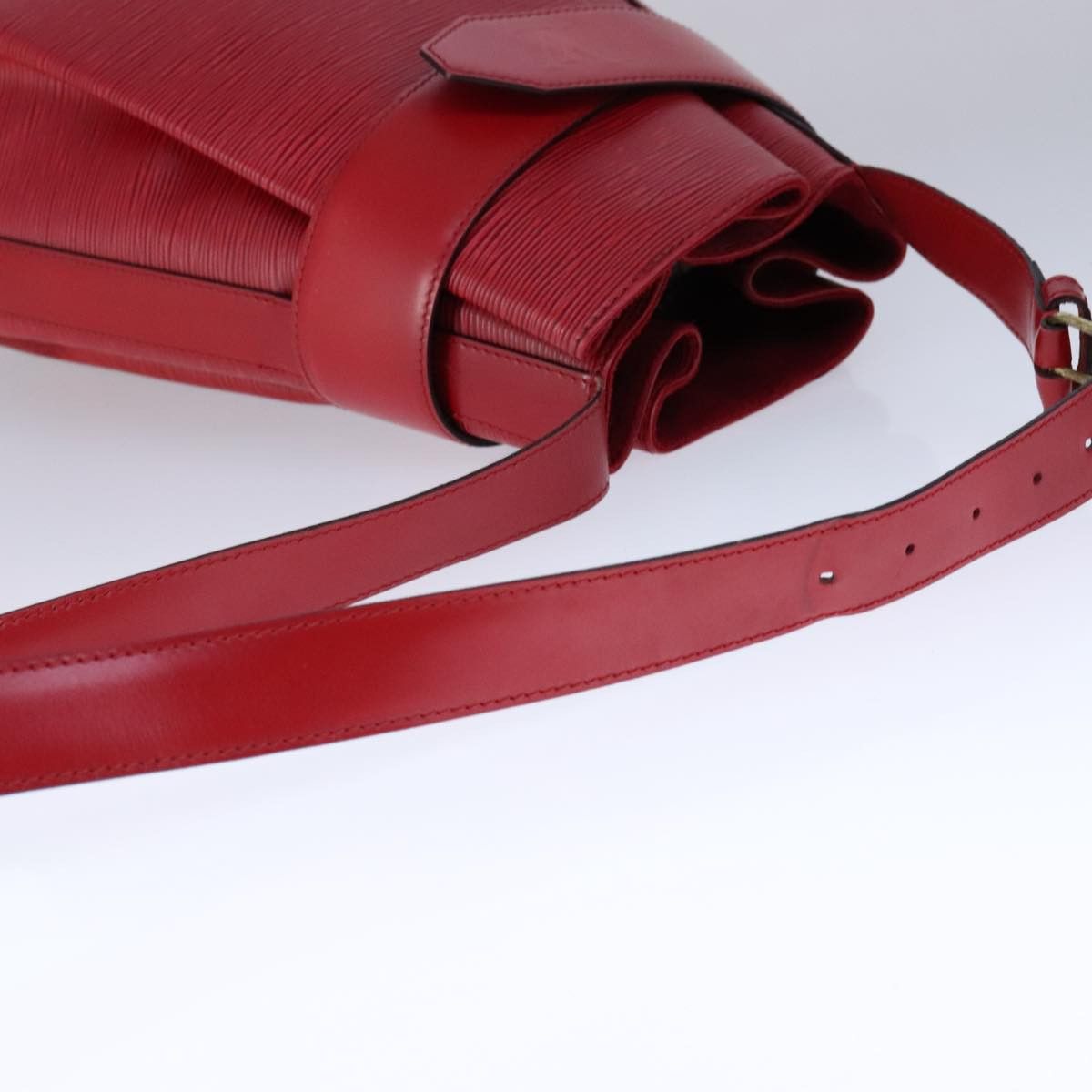 Louis Vuitton Sac D'épaule Red Leather Shoulder Bag (Pre-Owned) Size ONE SIZE - 5 Thumbnail