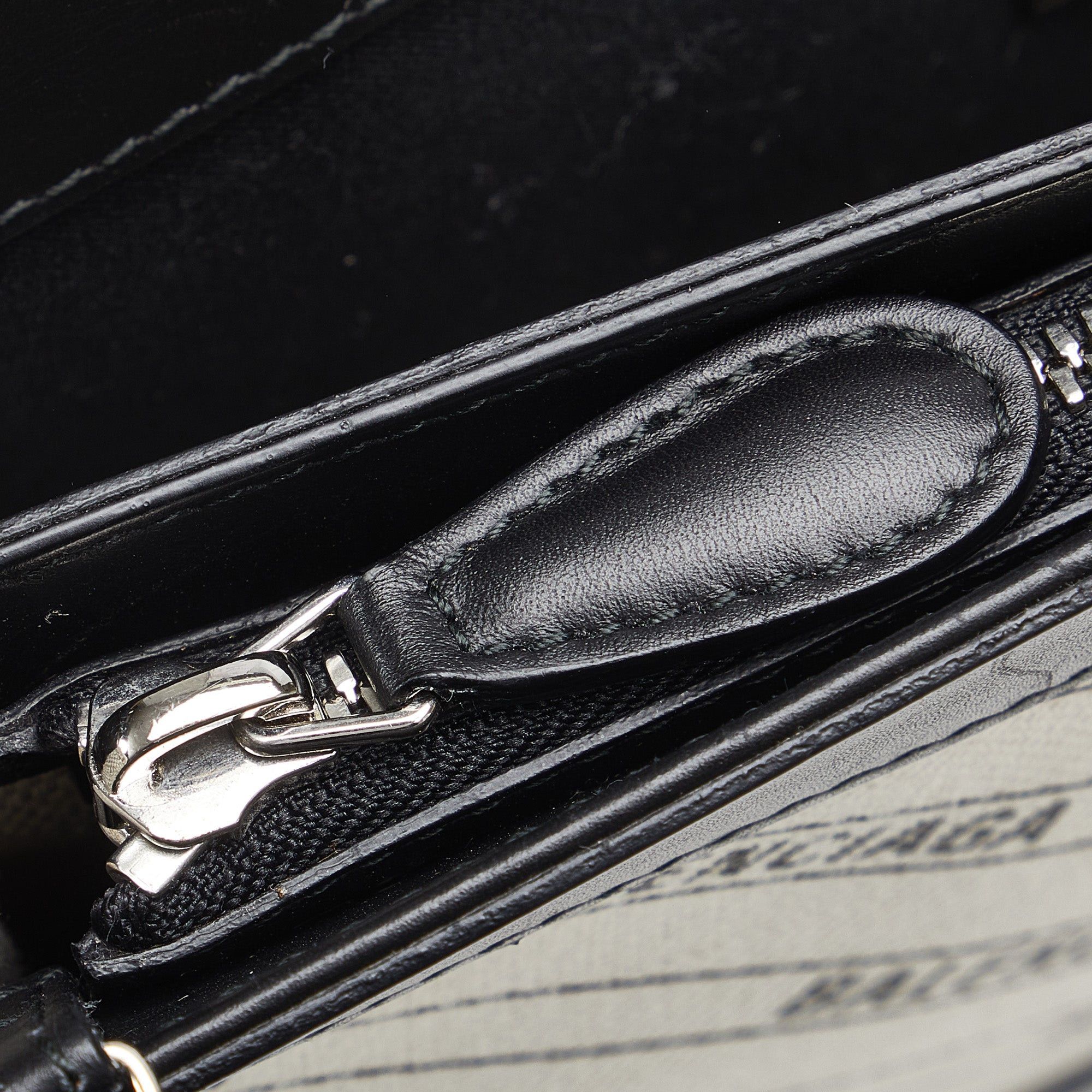 Balenciaga Balenciaga All Over Logo Navy Pochette S White Size ONE SIZE - 9 Thumbnail