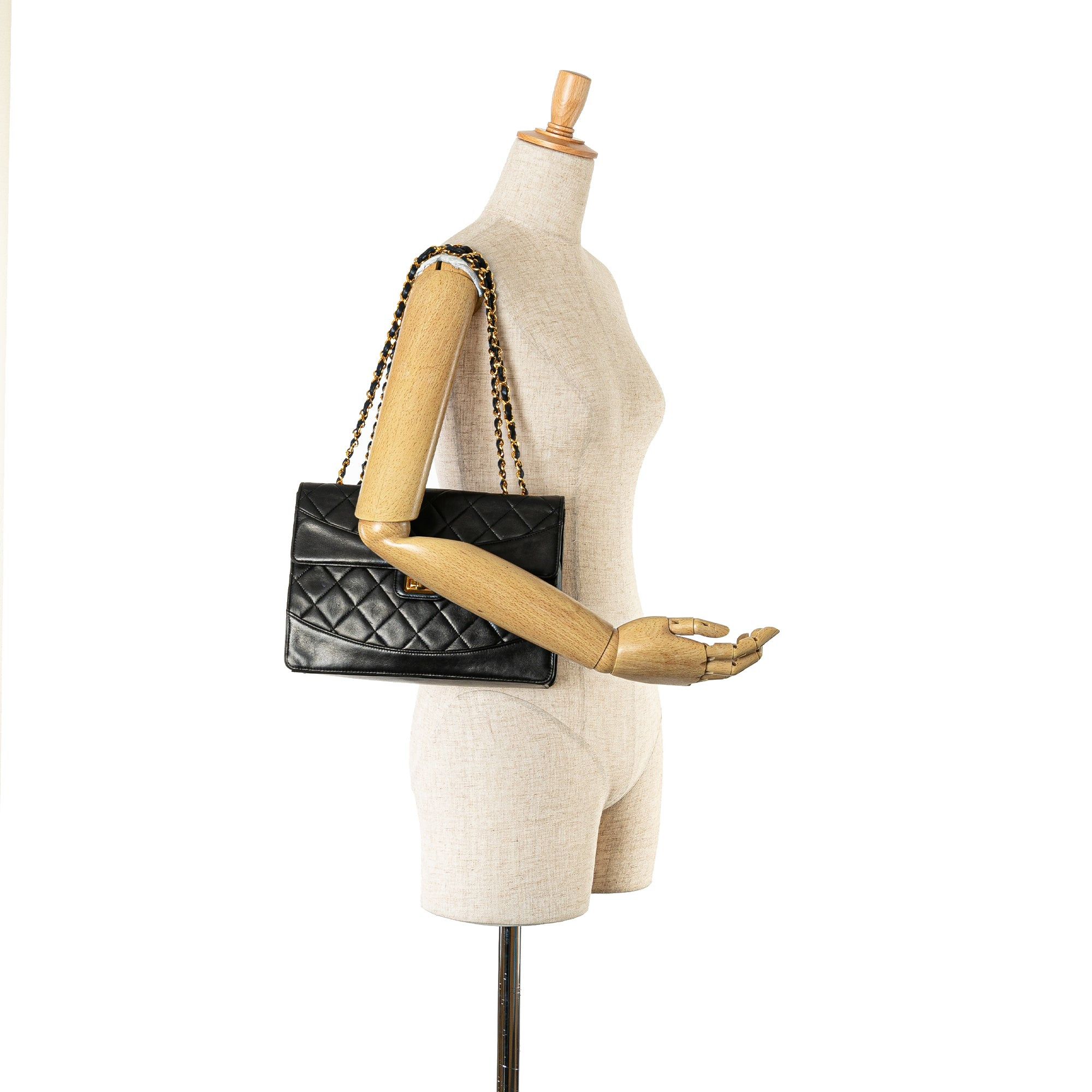 Chanel Chanel Medium Reissue 2.55 Quilted Lambskin Single Flap Black Size ONE SIZE - 10 Thumbnail