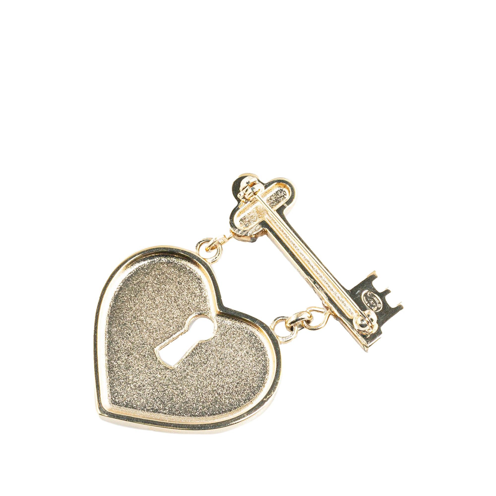 Chanel Chanel Gold Plated Heart Lock and Key Brooch Pin Gold Size ONE SIZE - 3 Thumbnail