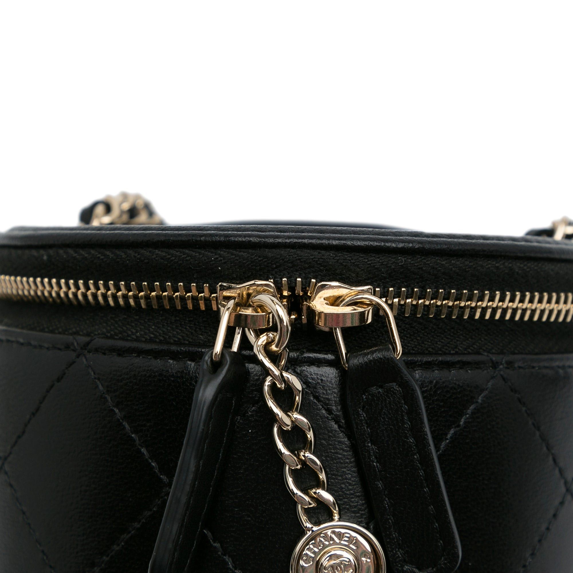 Chanel Chanel CC Round Vanity Bag Black Size ONE SIZE - 9 Thumbnail