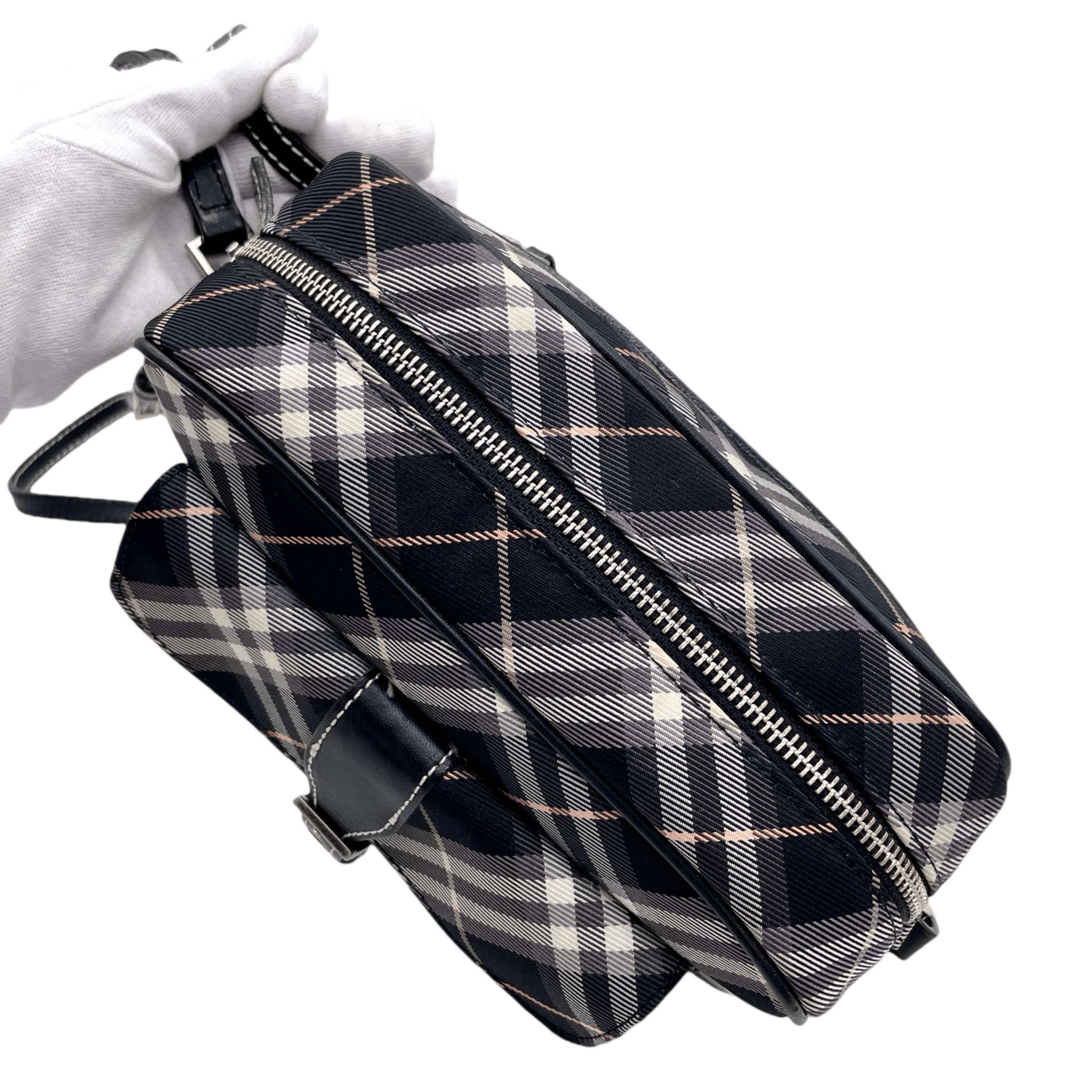 Burberry Burberry Checkered Pocket Shoulder Bag Size ONE SIZE - 5 Thumbnail