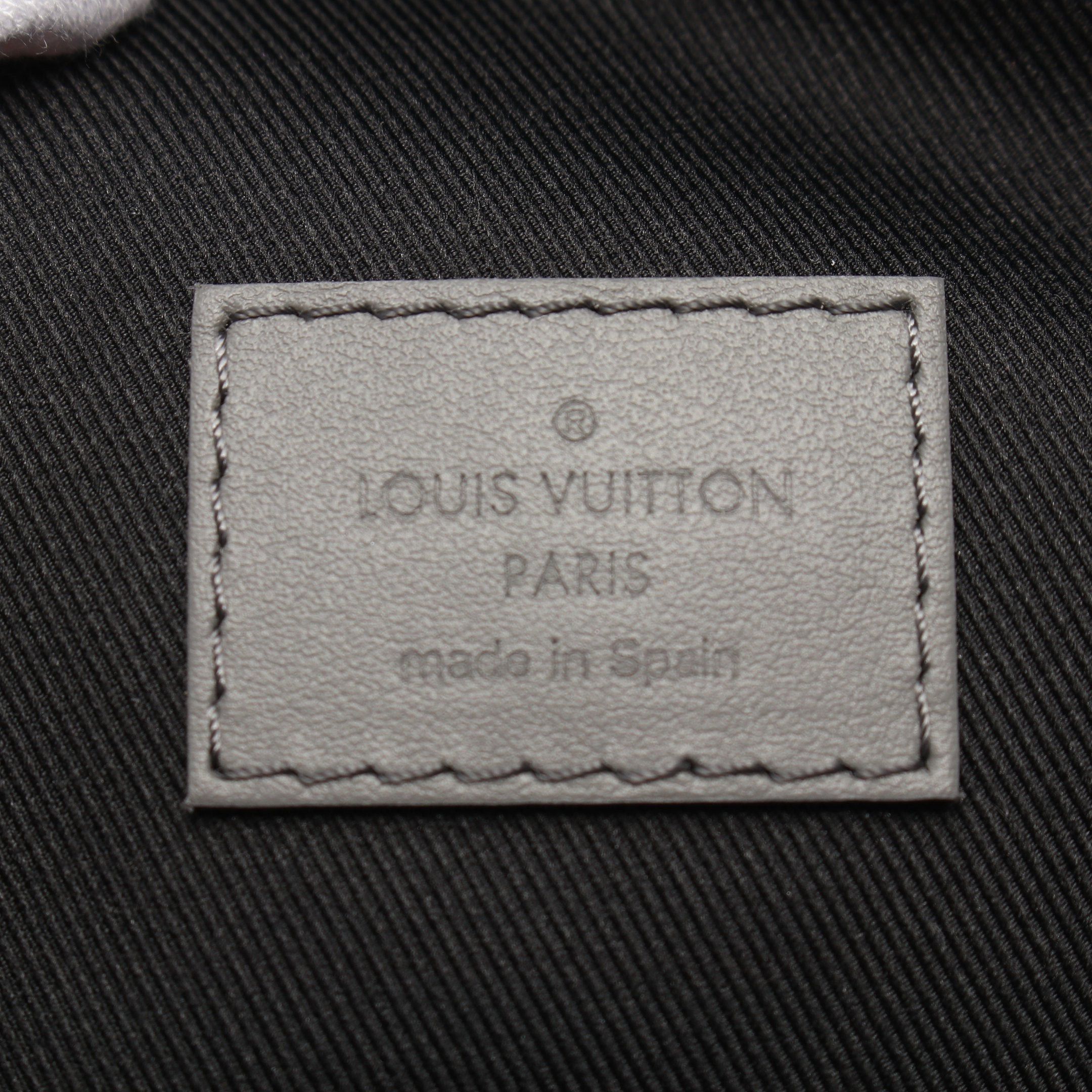 Louis Vuitton Louis Vuitton Discovery Bum Bag Pm Monogram Shadow Gris Body Waist Leather Gray Size ONE SIZE - 4 Thumbnail
