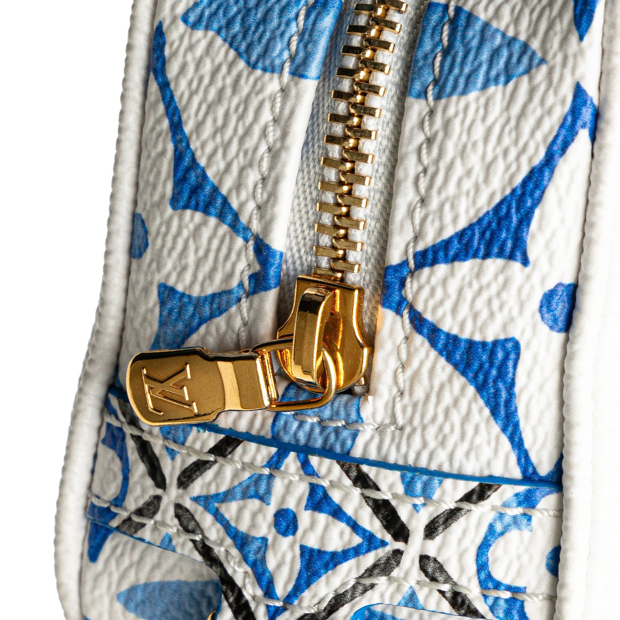 Louis Vuitton Louis Vuitton Monogram Giant By The Pool Wapity Case White Size ONE SIZE - 7 Thumbnail