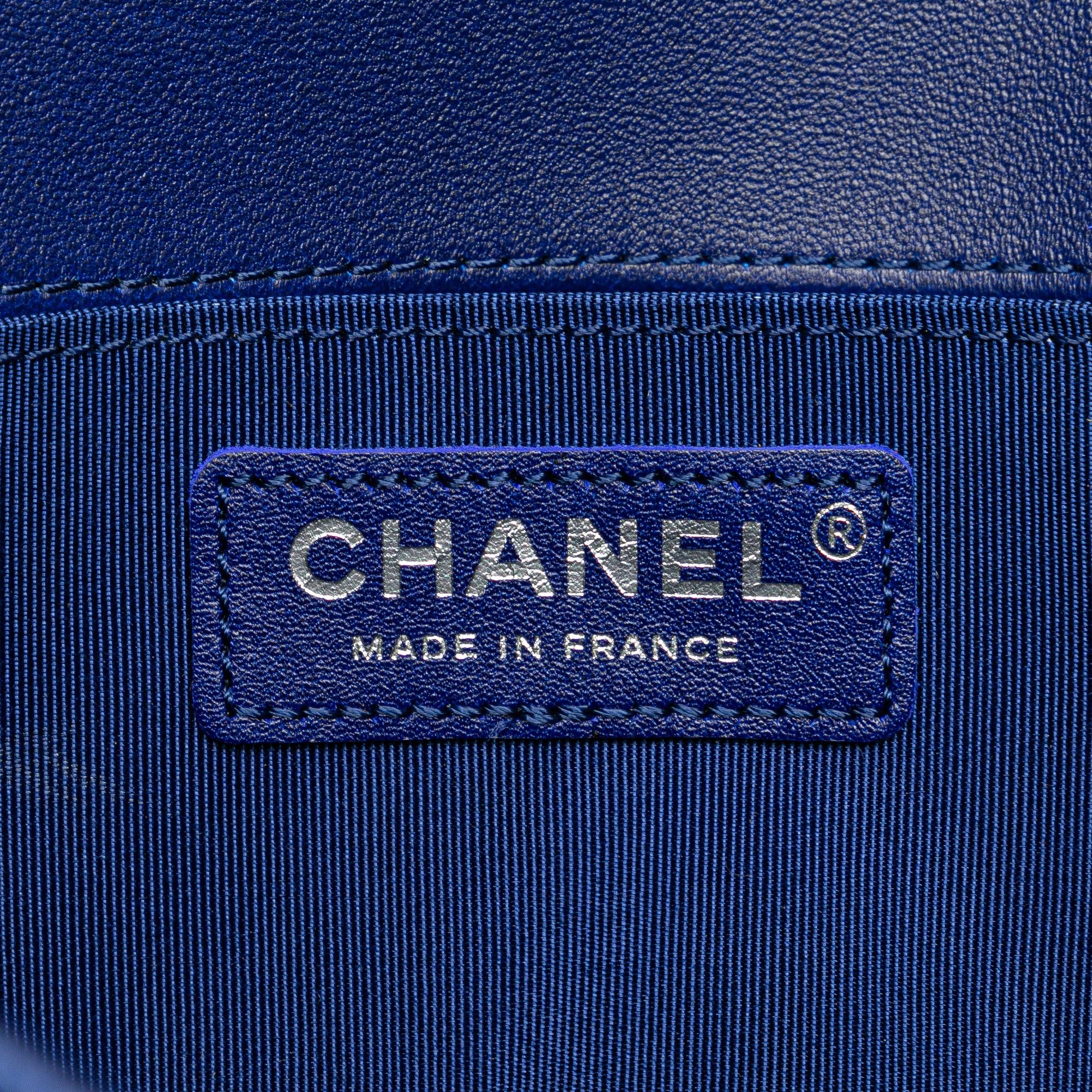 Chanel Chanel Medium Quilted Velvet Boy Flap Blue Size ONE SIZE - 5 Thumbnail