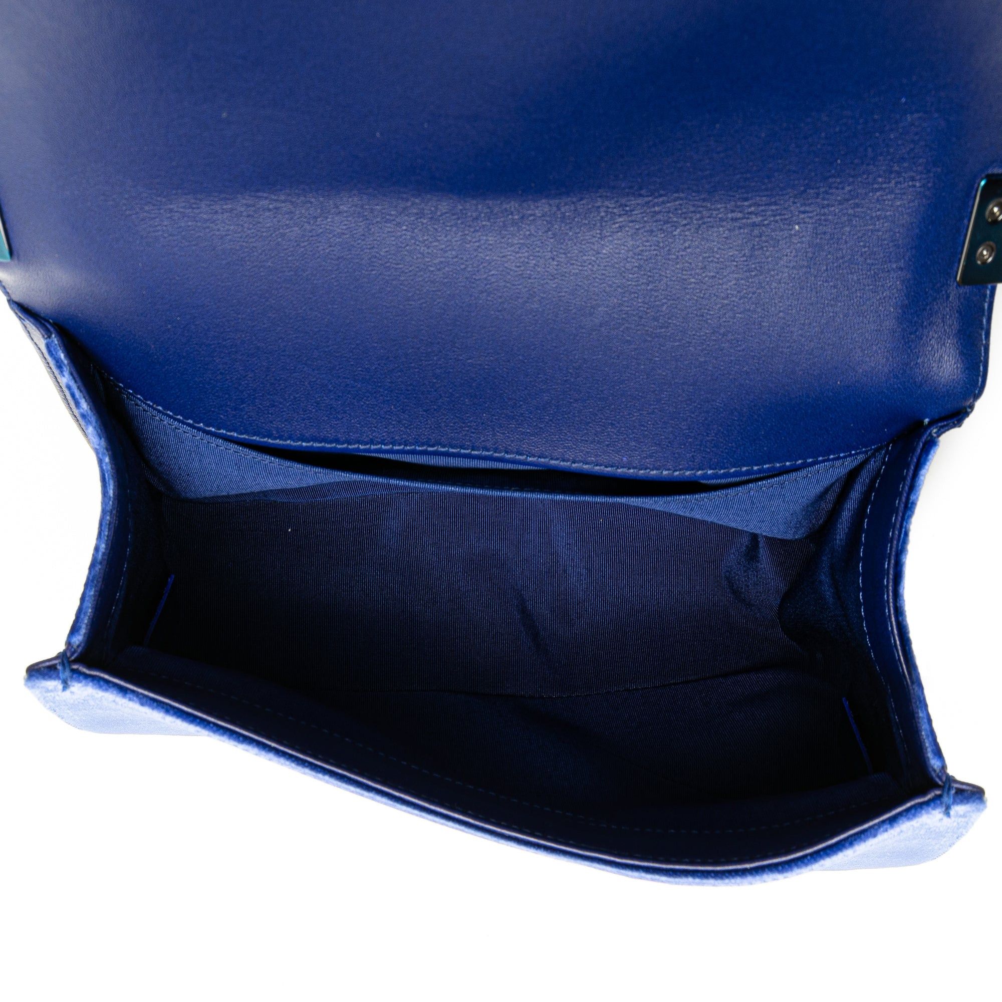 Chanel Chanel Medium Quilted Velvet Boy Flap Blue Size ONE SIZE - 4 Thumbnail