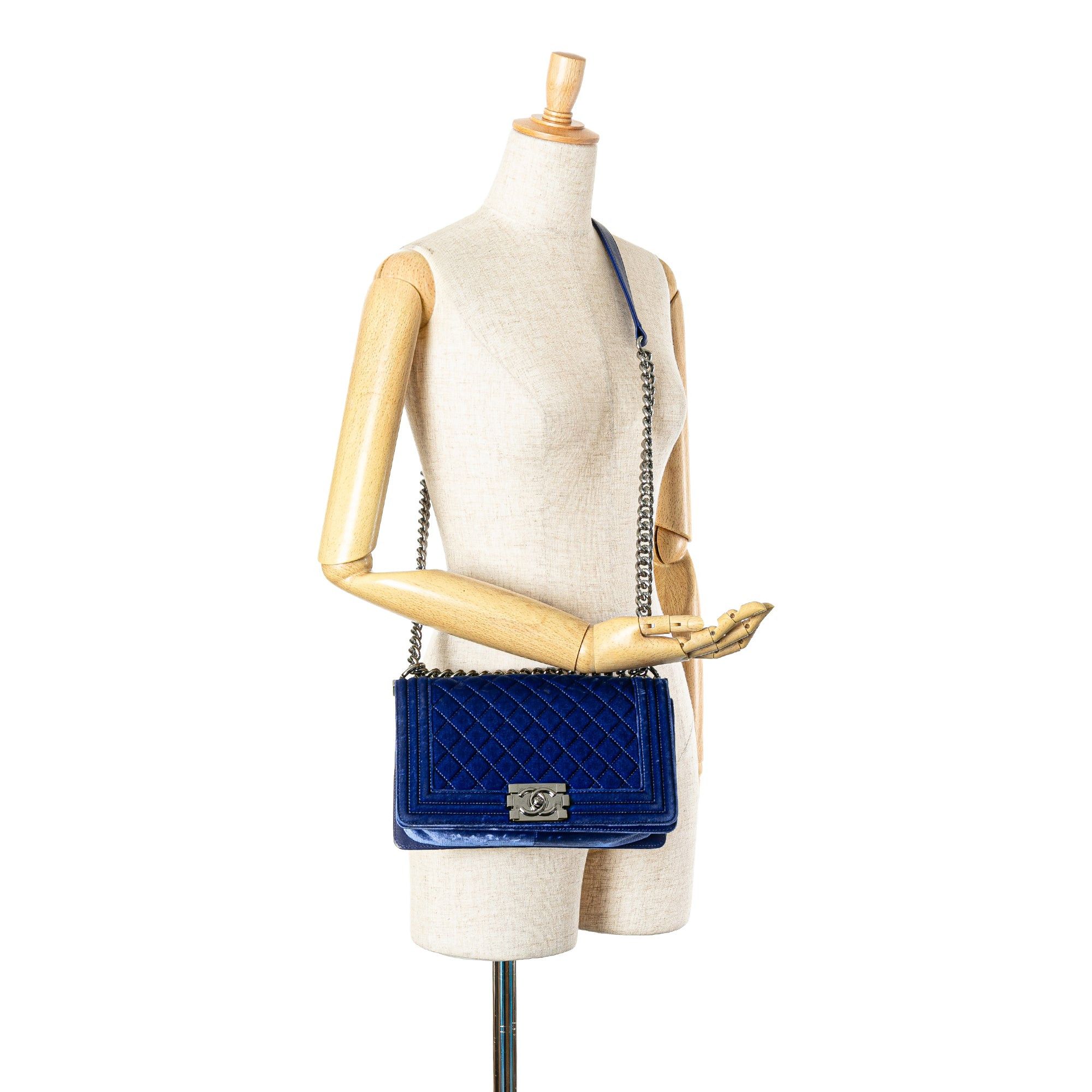 Chanel Chanel Medium Quilted Velvet Boy Flap Blue Size ONE SIZE - 10 Thumbnail
