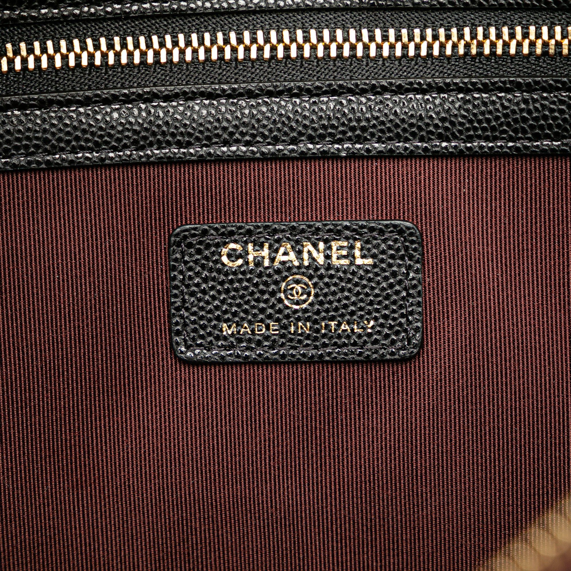 Chanel Chanel Large Quilted Caviar O Case Clutch Black Size ONE SIZE - 5 Thumbnail