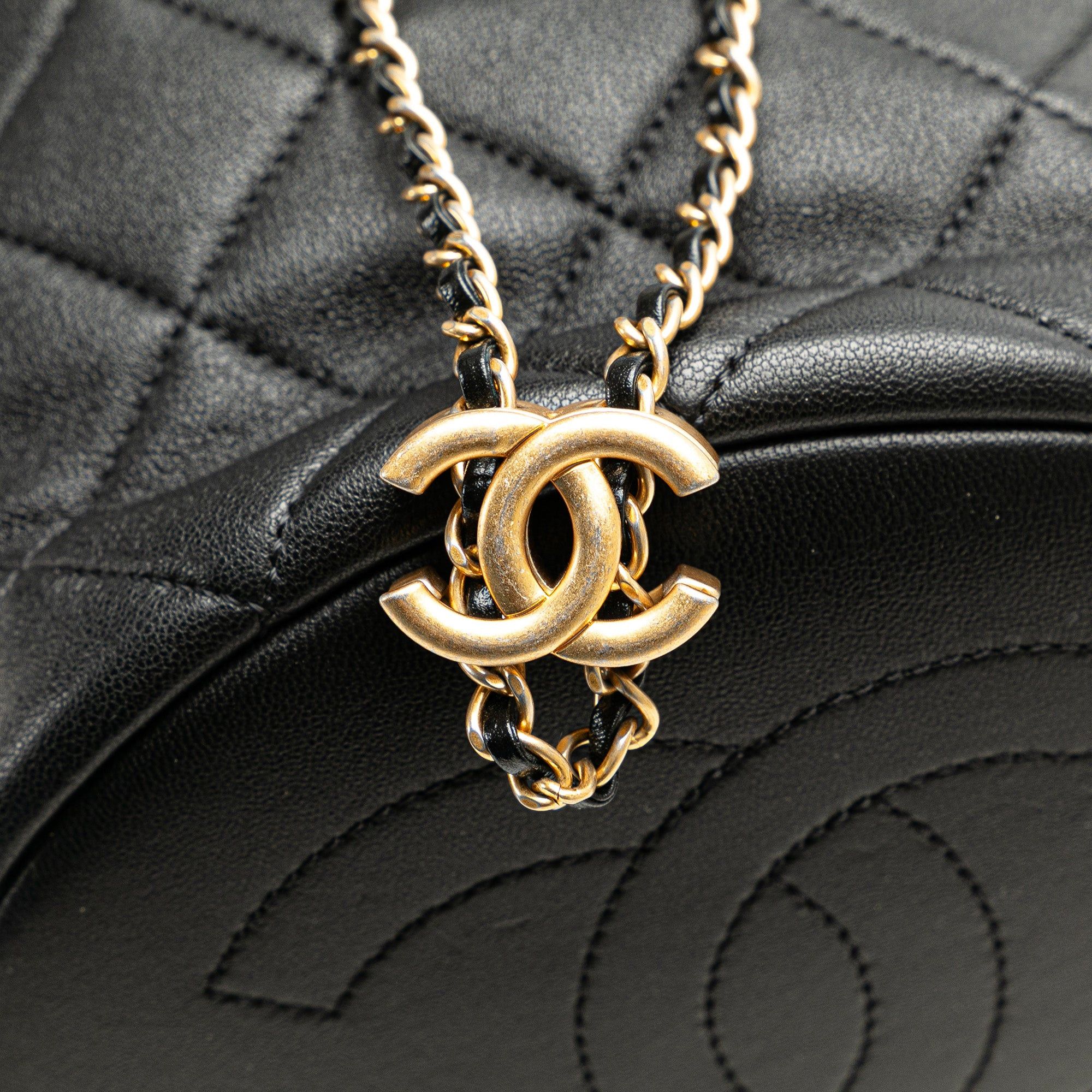 Chanel Chanel Quilted Lambskin Pearl Crown Drawstring Bucket Bag Black Size ONE SIZE - 9 Thumbnail