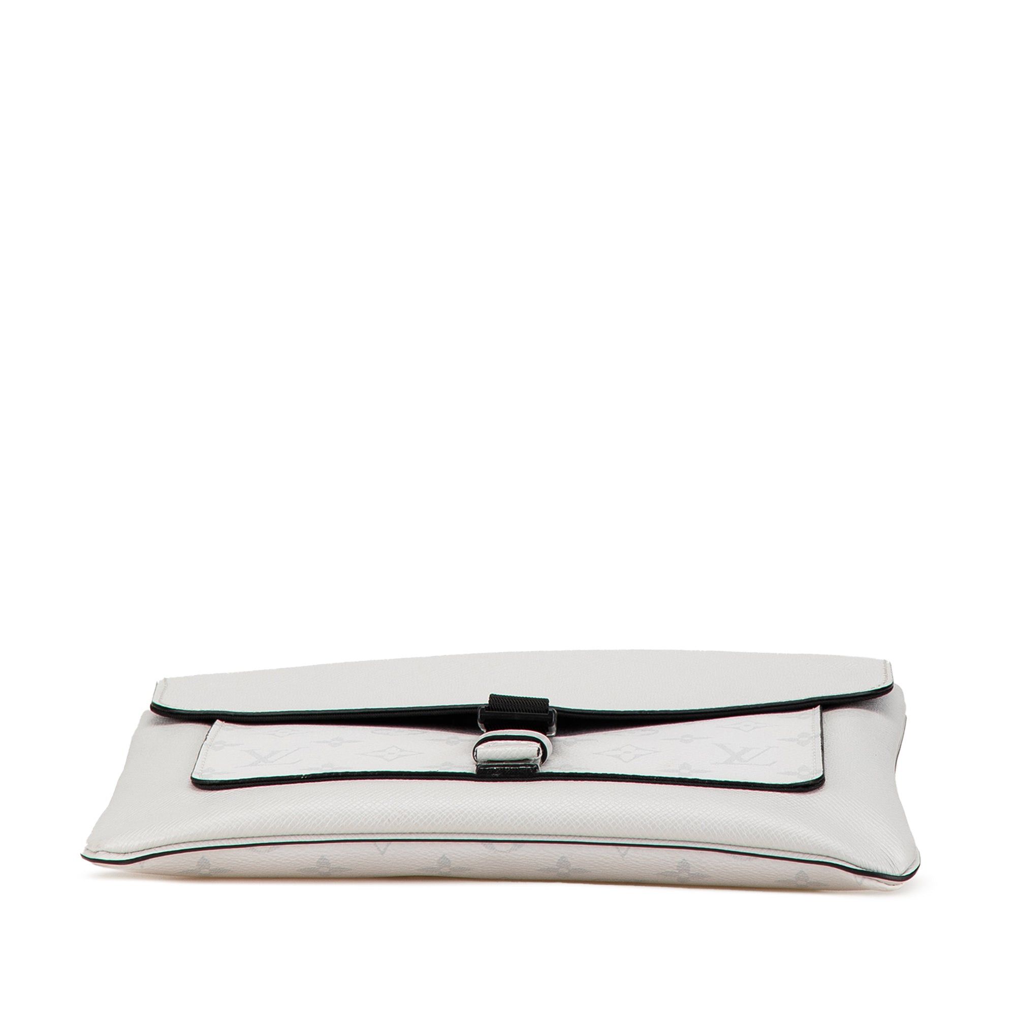 Louis Vuitton Louis Vuitton Taigarama Outdoor Flap Messenger White Size ONE SIZE - 3 Thumbnail
