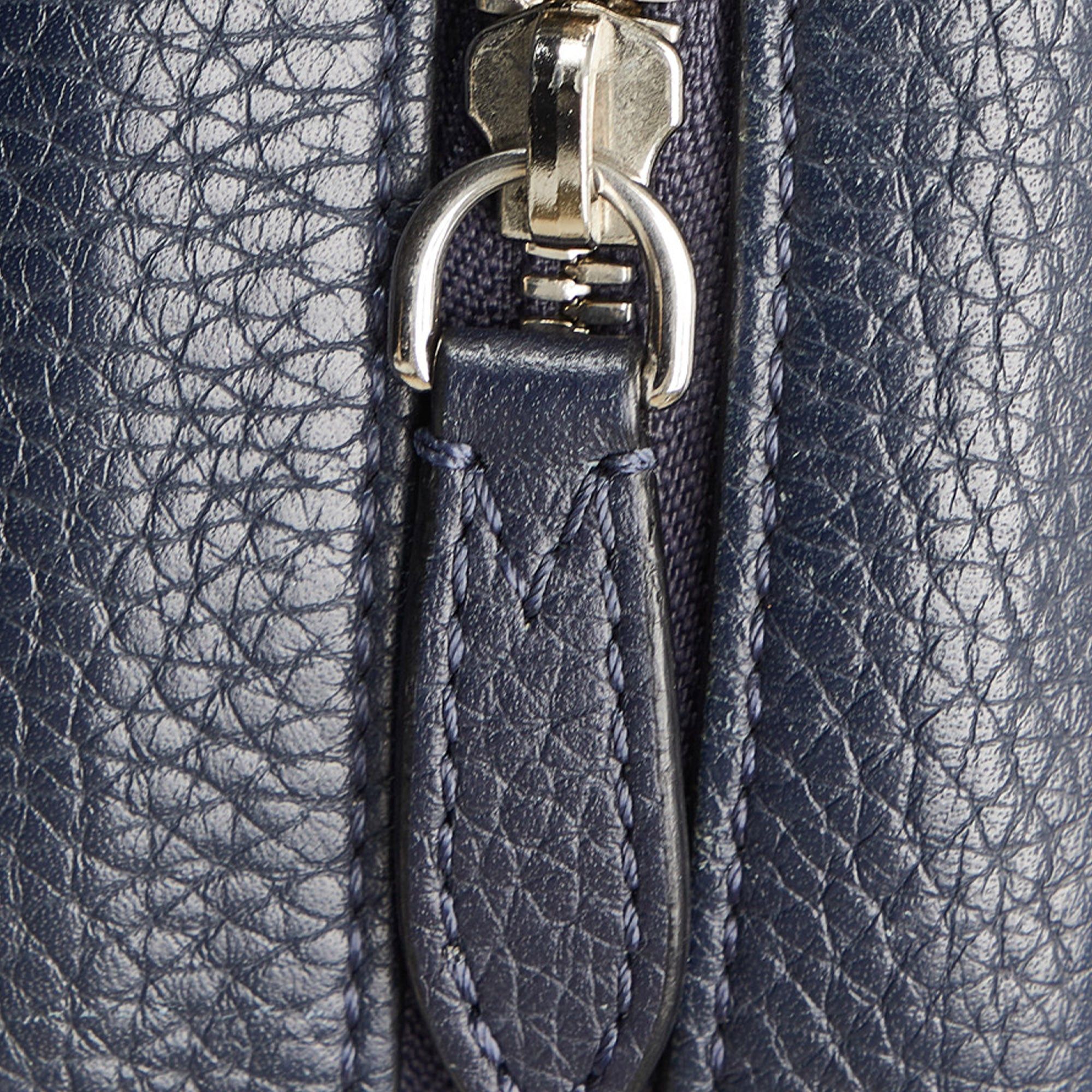 Louis Vuitton Louis Vuitton Taurillon Danube LV Circle PM Blue Size ONE SIZE - 9 Thumbnail
