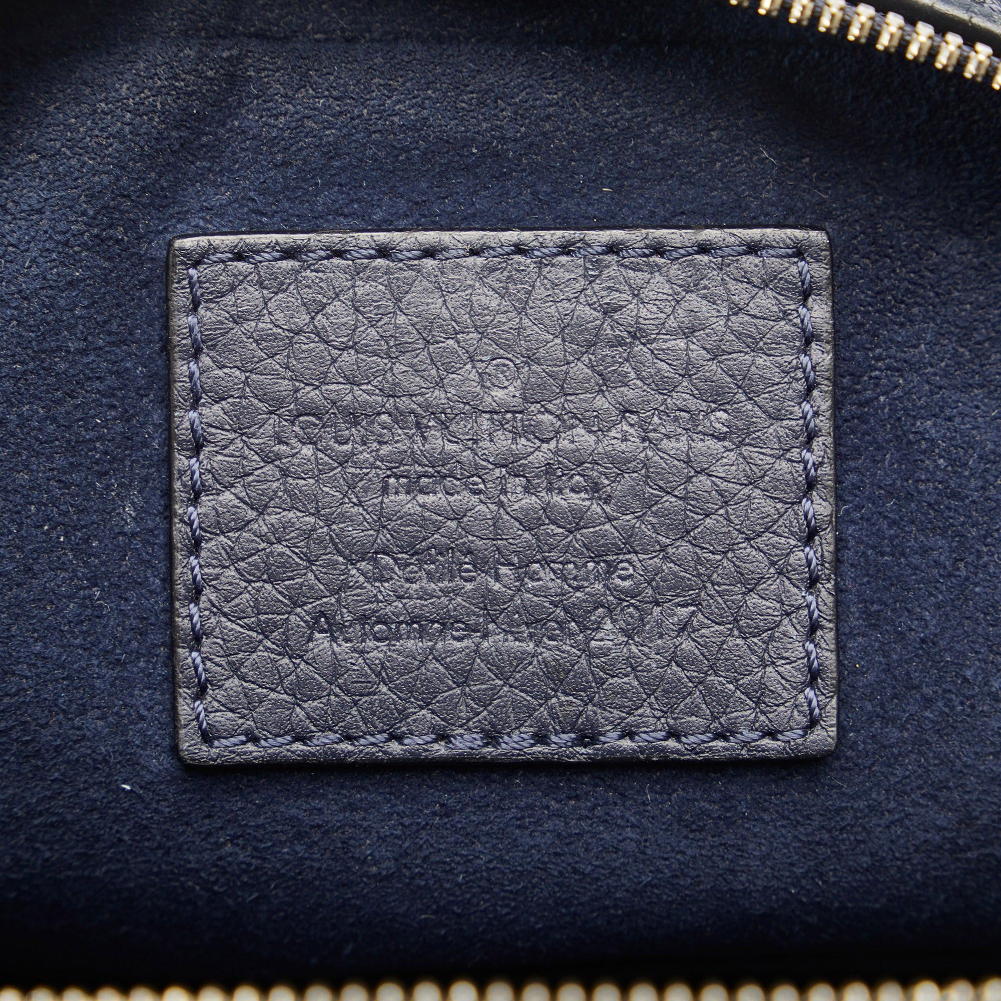Louis Vuitton Louis Vuitton Taurillon Danube LV Circle PM Blue Size ONE SIZE - 6 Thumbnail