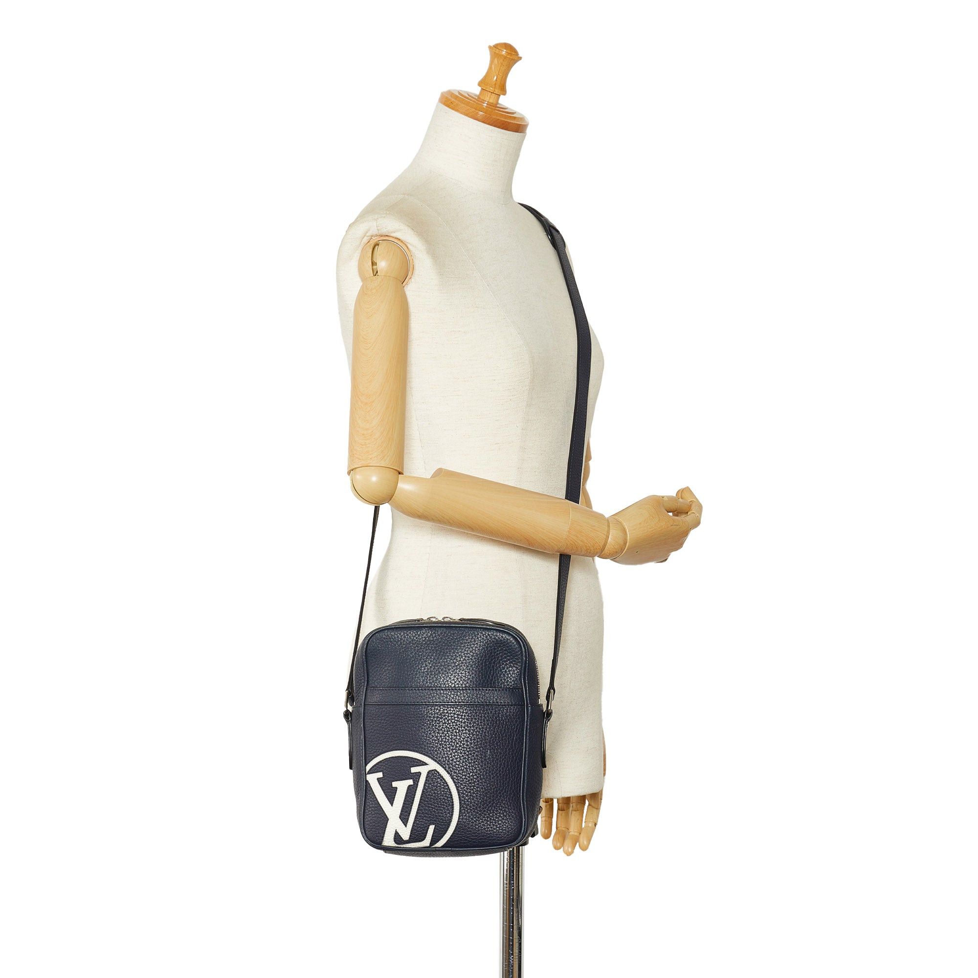 Louis Vuitton Louis Vuitton Taurillon Danube LV Circle PM Blue Size ONE SIZE - 11 Thumbnail