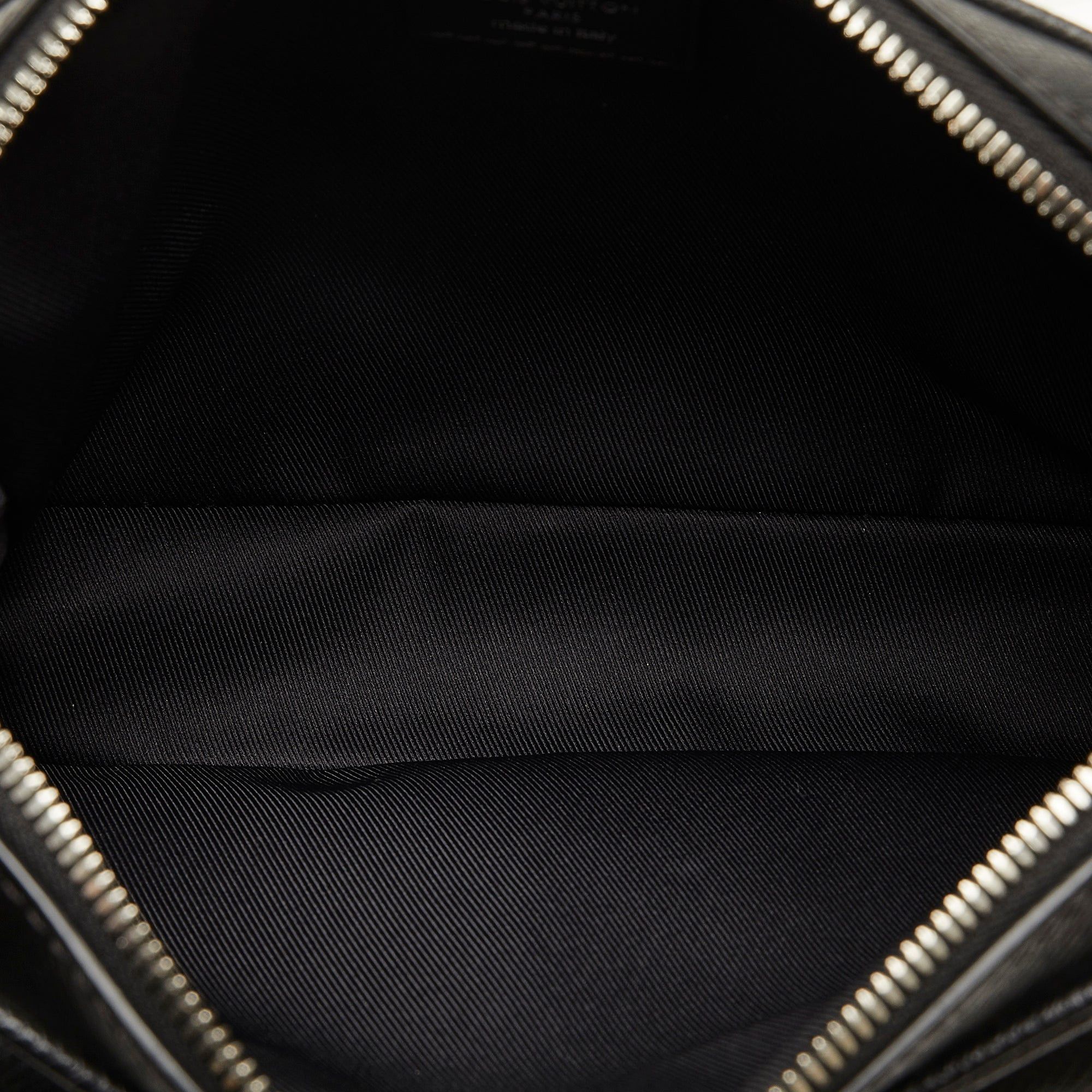 Louis Vuitton Louis Vuitton Taiga Outdoor Bumbag Black Size ONE SIZE - 5 Thumbnail