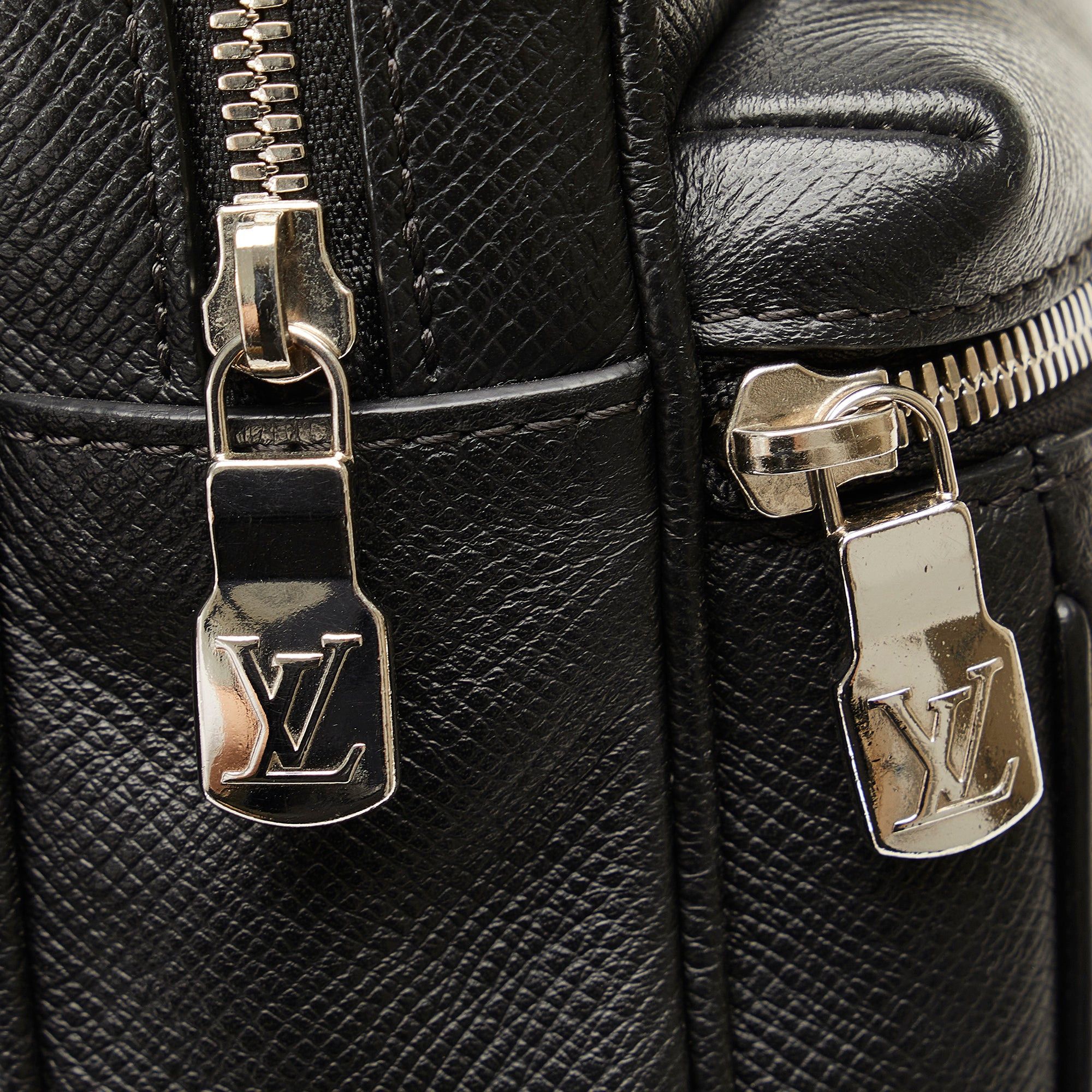 Louis Vuitton Louis Vuitton Taiga Outdoor Bumbag Black Size ONE SIZE - 8 Thumbnail
