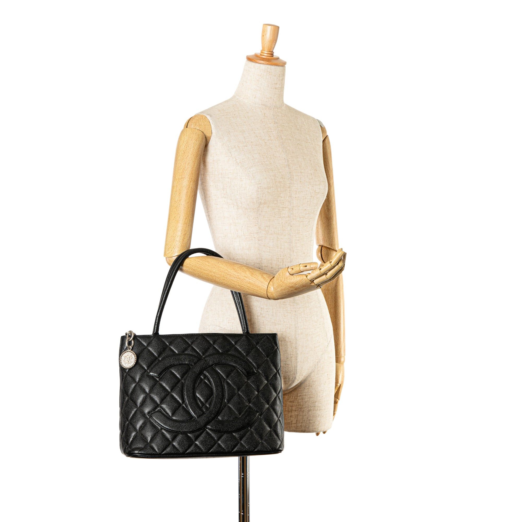 Chanel Chanel Caviar Medallion Tote Black Size ONE SIZE - 8 Thumbnail