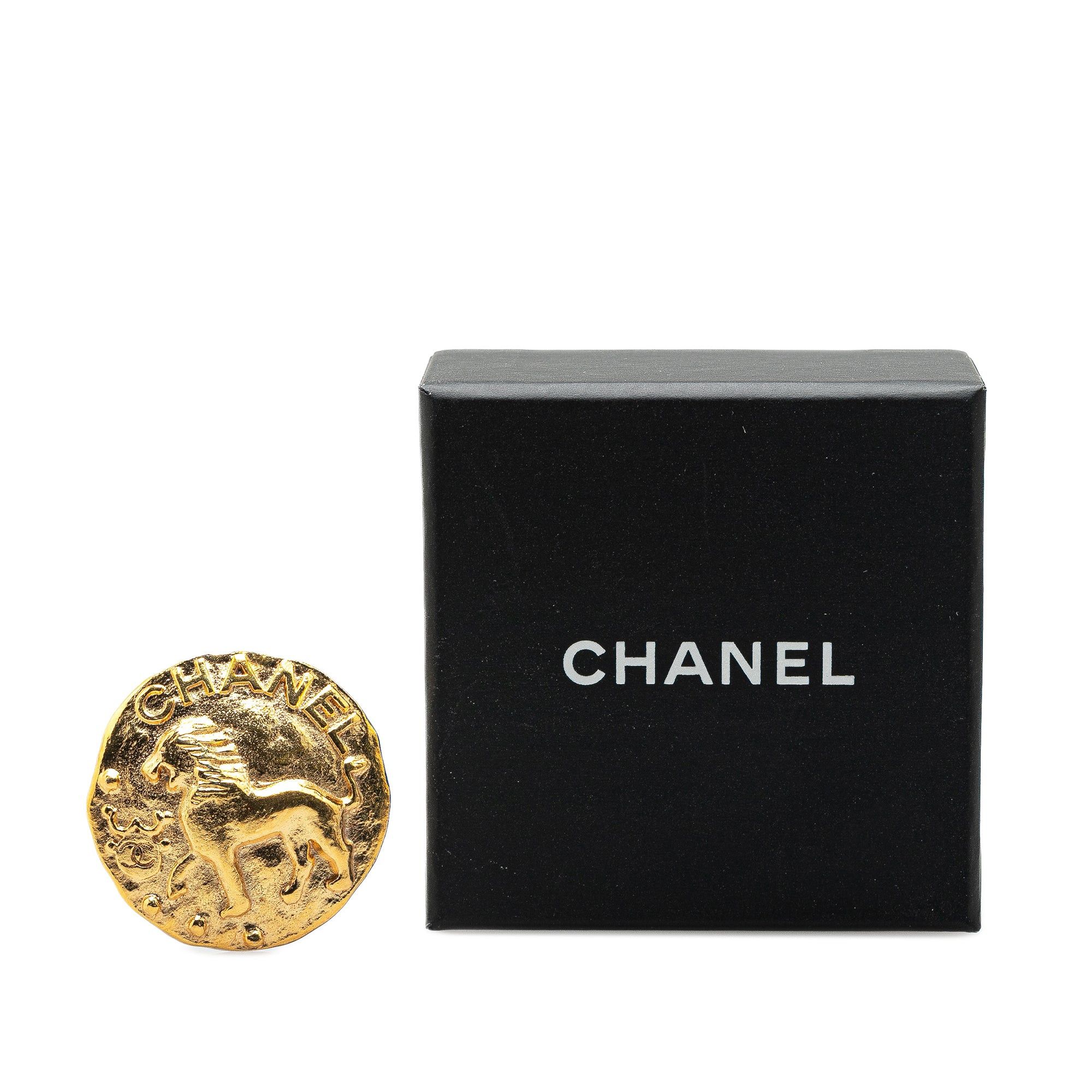 Chanel Chanel Gold Plated CC Round Lion Brooch Gold Size ONE SIZE - 4 Thumbnail