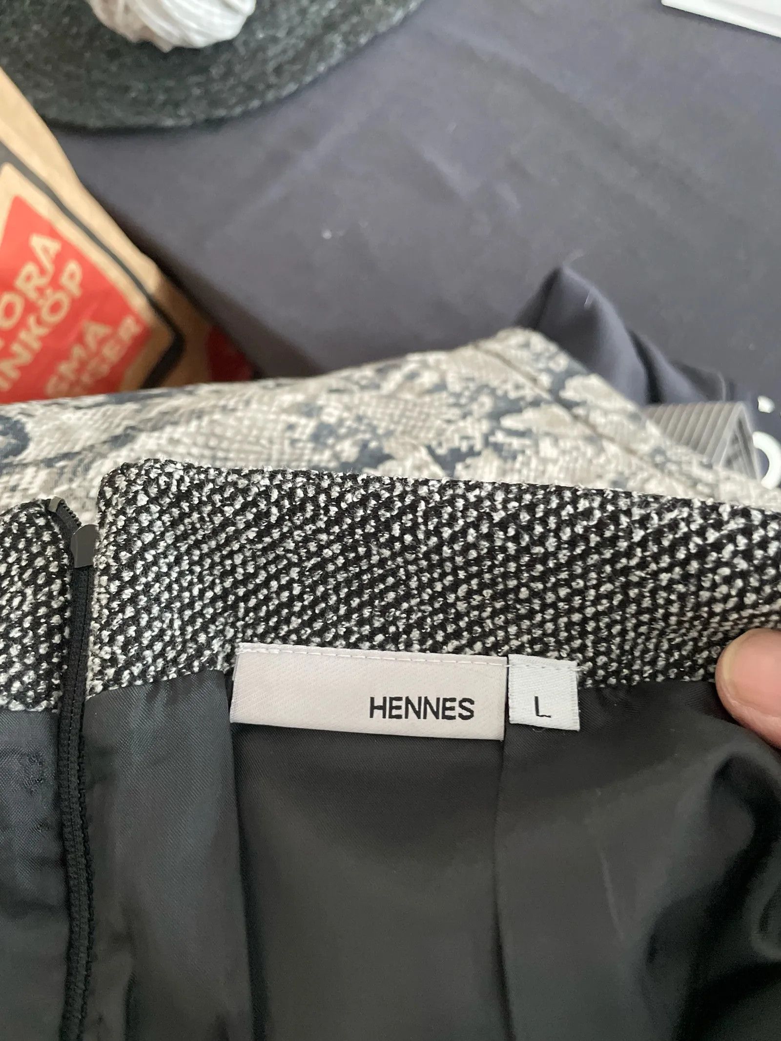 H&M Hennes Skirt Size 30" / US 8 / IT 44 - 2 Thumbnail