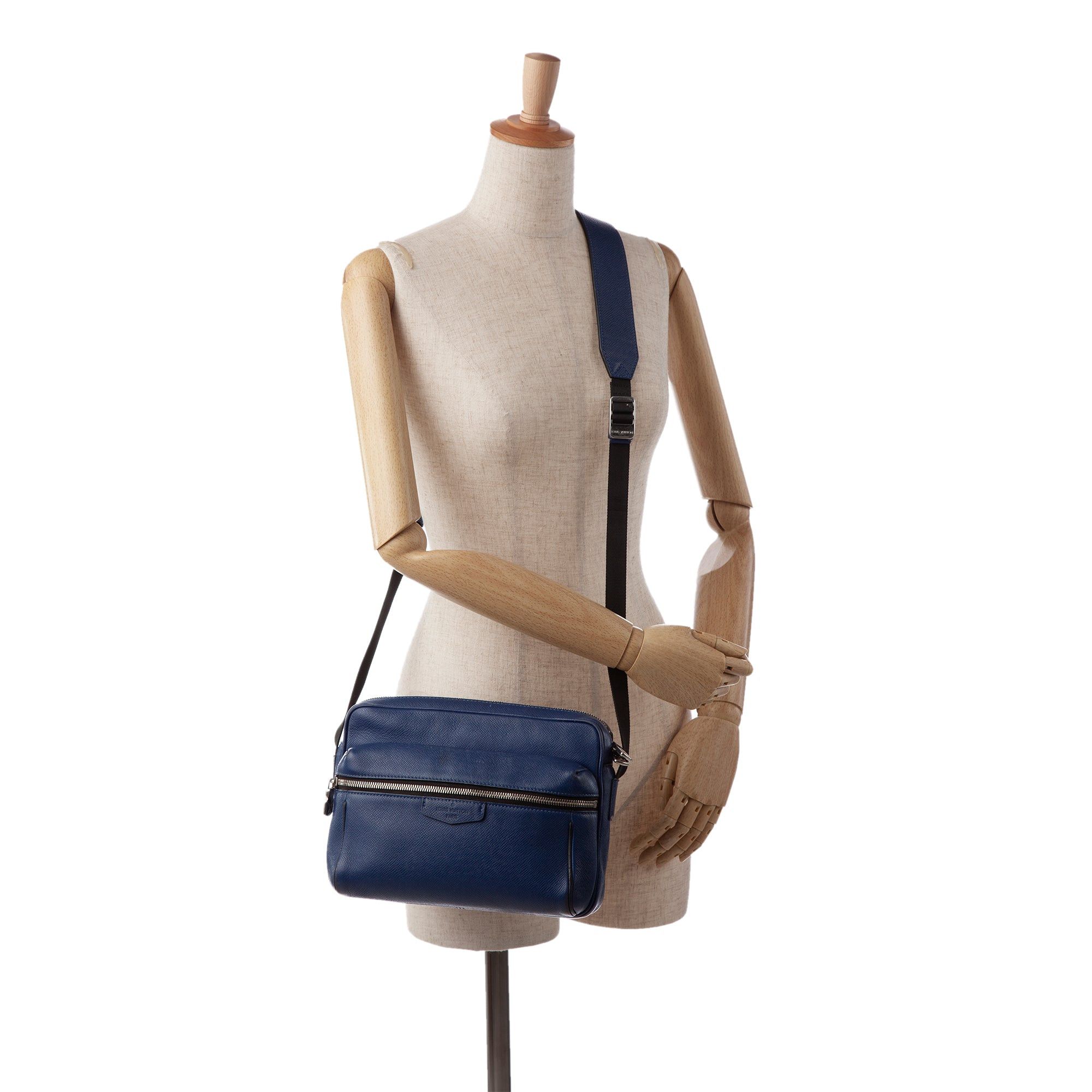 Louis Vuitton Louis Vuitton Taiga Outdoor Messenger PM Blue Size ONE SIZE - 15 Thumbnail