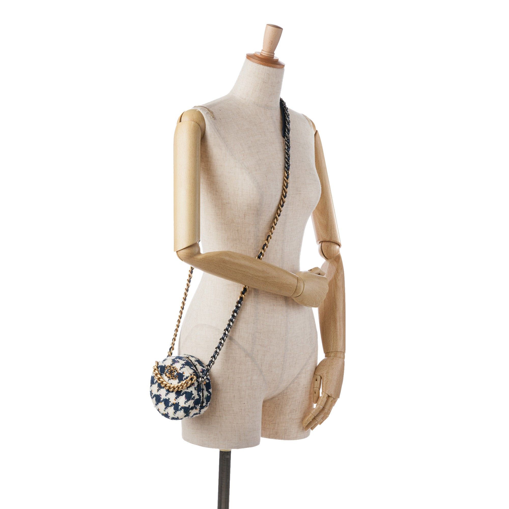 Chanel Chanel Tweed 19 Round Clutch with Chain White Size ONE SIZE - 14 Thumbnail
