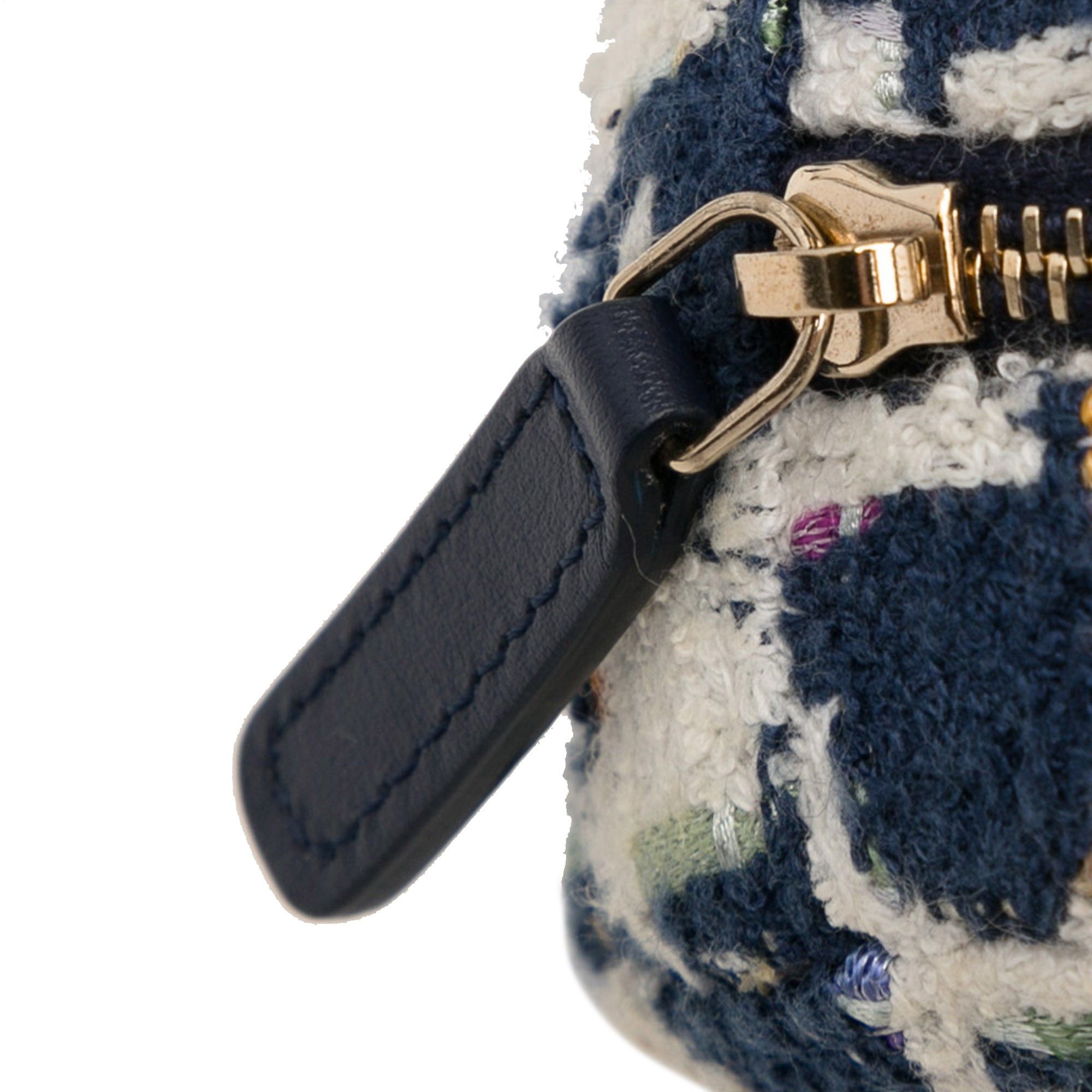 Chanel Chanel Tweed 19 Round Clutch with Chain White Size ONE SIZE - 10 Thumbnail