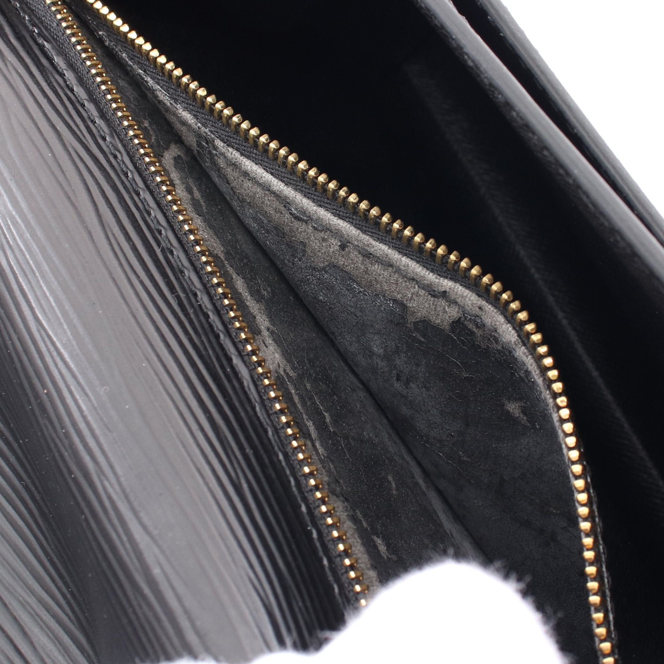 Louis Vuitton Louis Vuitton Serie Dragonne Epi Noir Clutch Bag Leather Black Size ONE SIZE - 6 Thumbnail