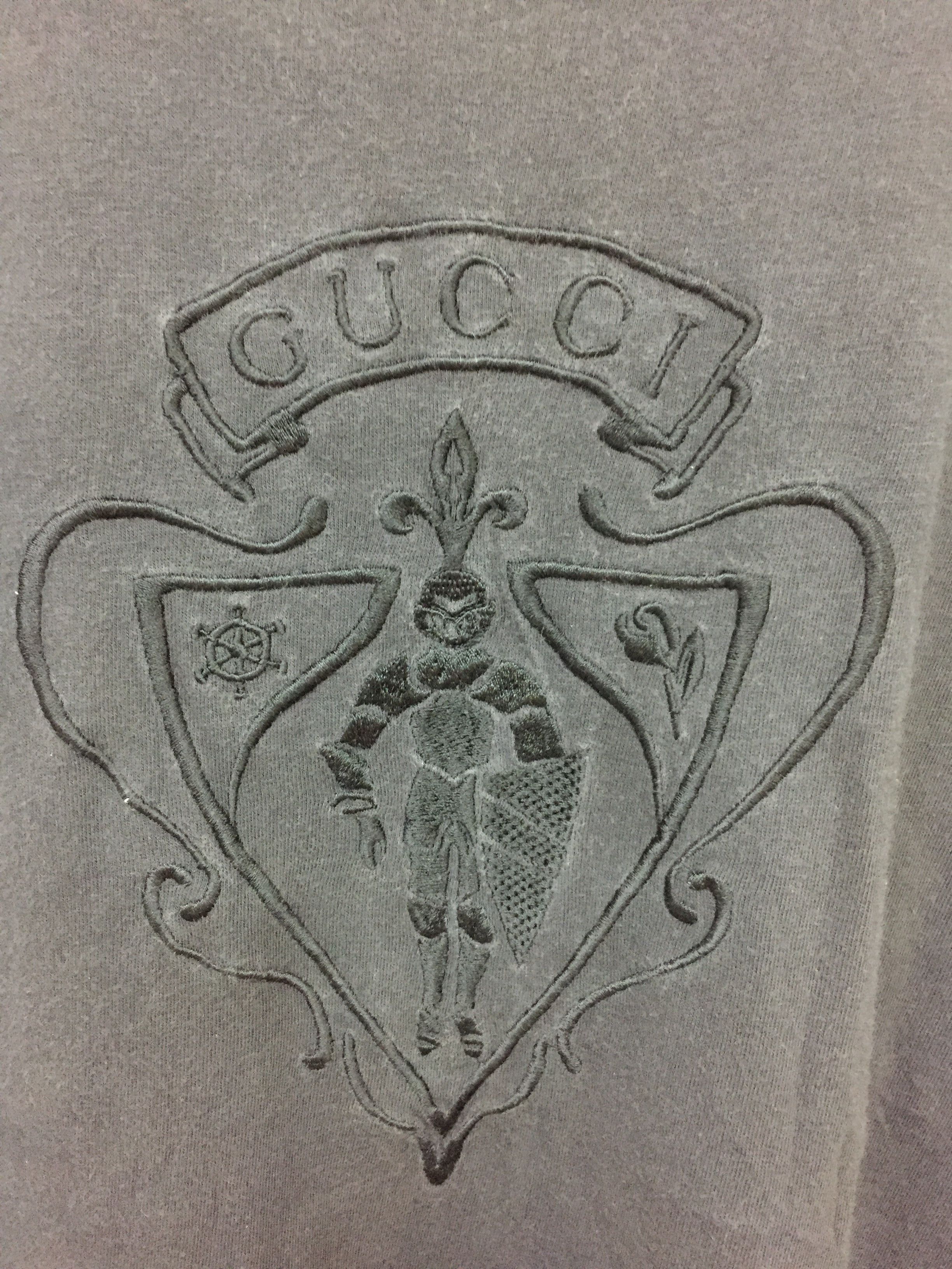 Gucci 2000s Medieval knight embroidered Classic logo tee Size US S / EU 44-46 / 1 - 3 Thumbnail