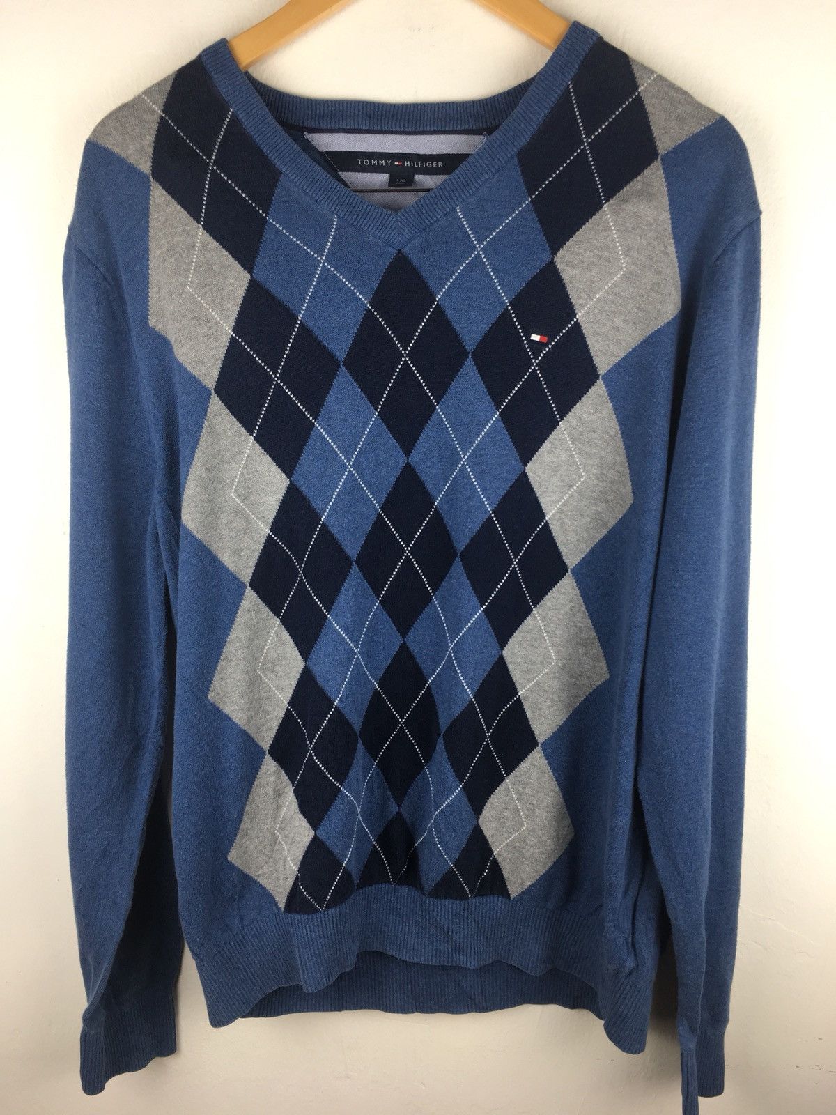 Tommy hilfilger sweatshirt jumper crewneck armpit 22x28