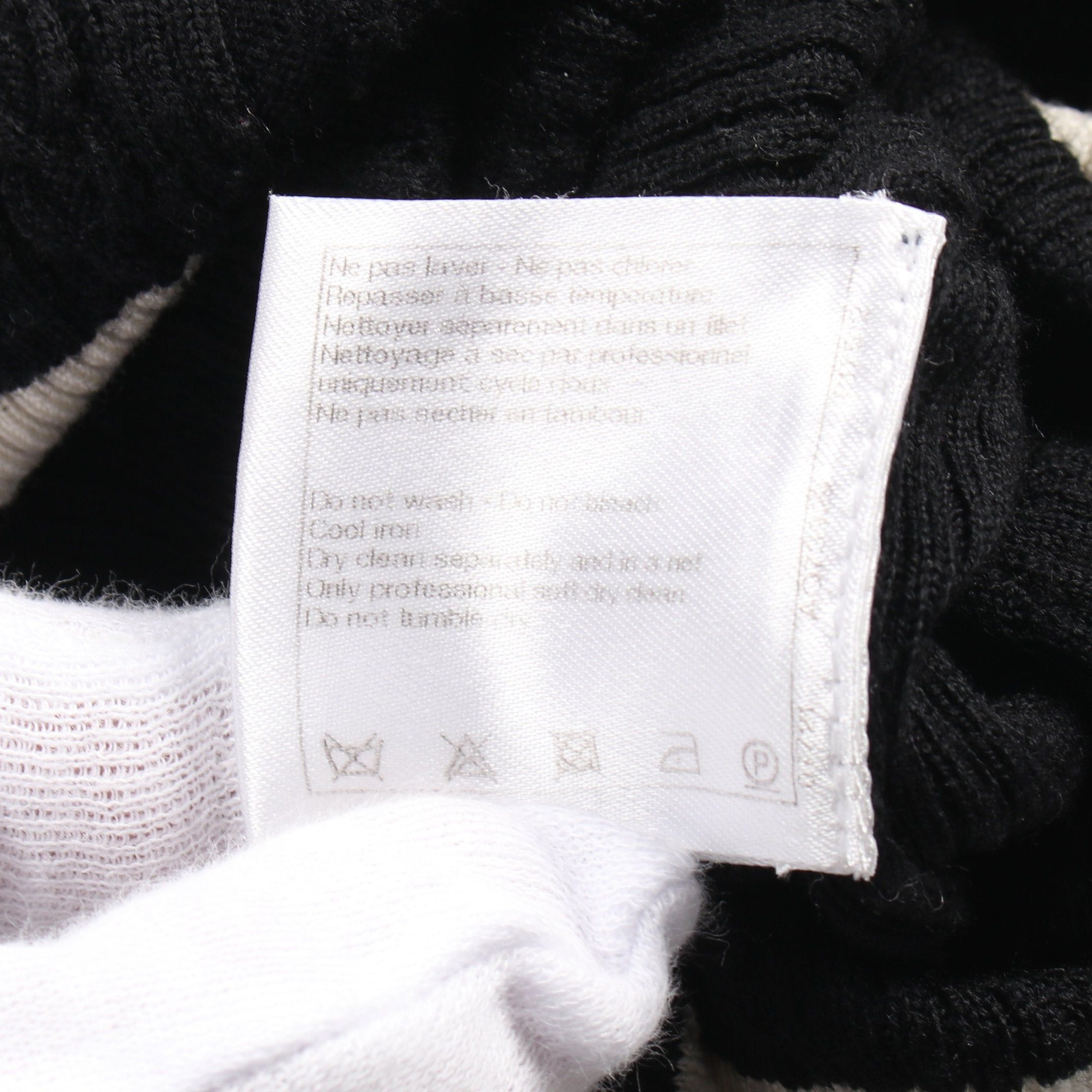 Chanel Chanel Knit Crew Neck Heart Wool Black Ivory Size ONE SIZE - 6 Thumbnail