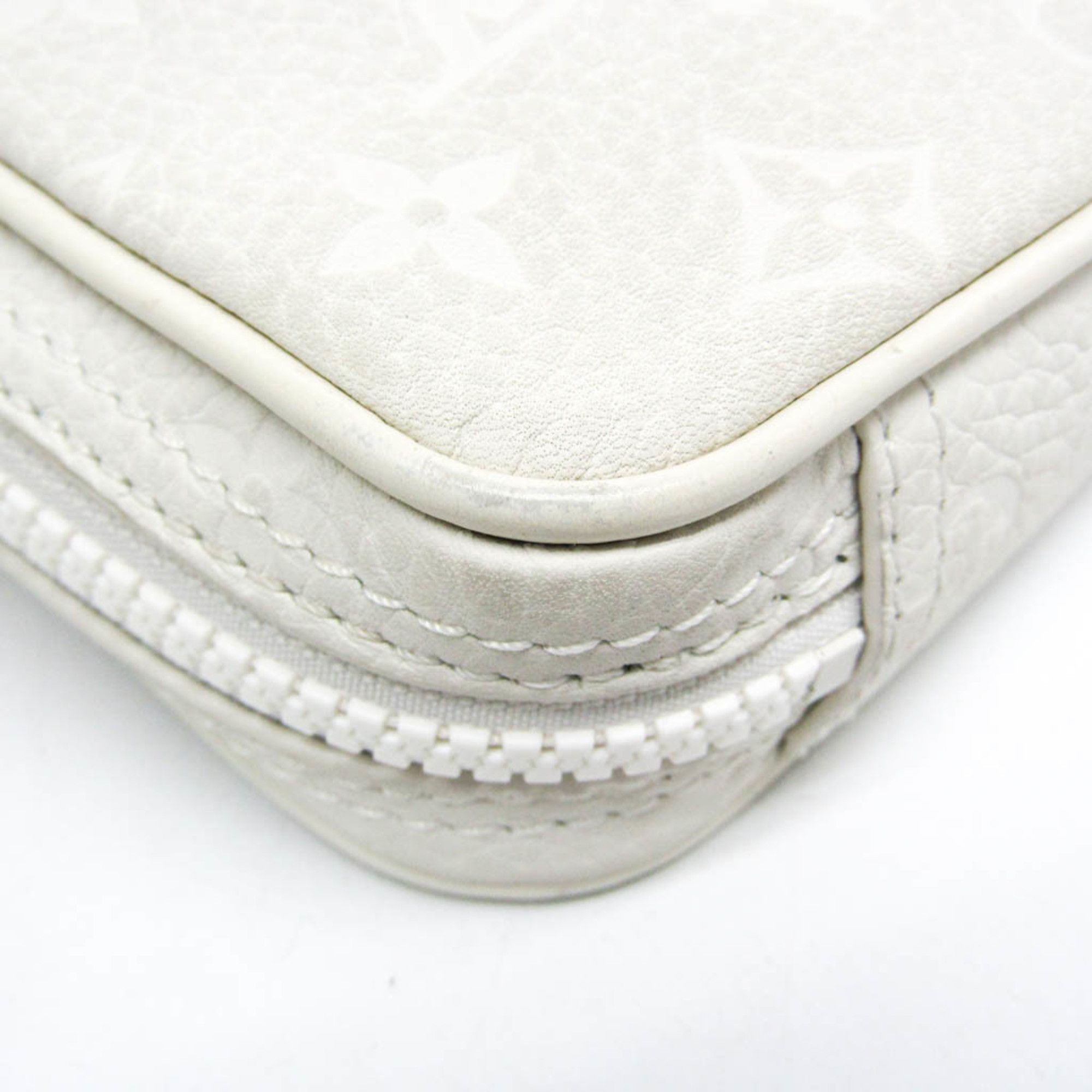Louis Vuitton Louis Vuitton Utility side shoulder Size ONE SIZE - 7 Thumbnail