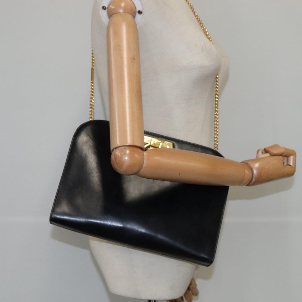 Salvatore Ferragamo Gancini Black Leather Shoulder Bag (Pre-Owned) Size ONE SIZE - 15 Thumbnail