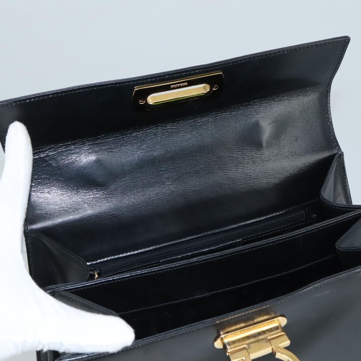 Salvatore Ferragamo Gancini Black Leather Handbag (Pre-Owned) Size ONE SIZE - 20 Thumbnail